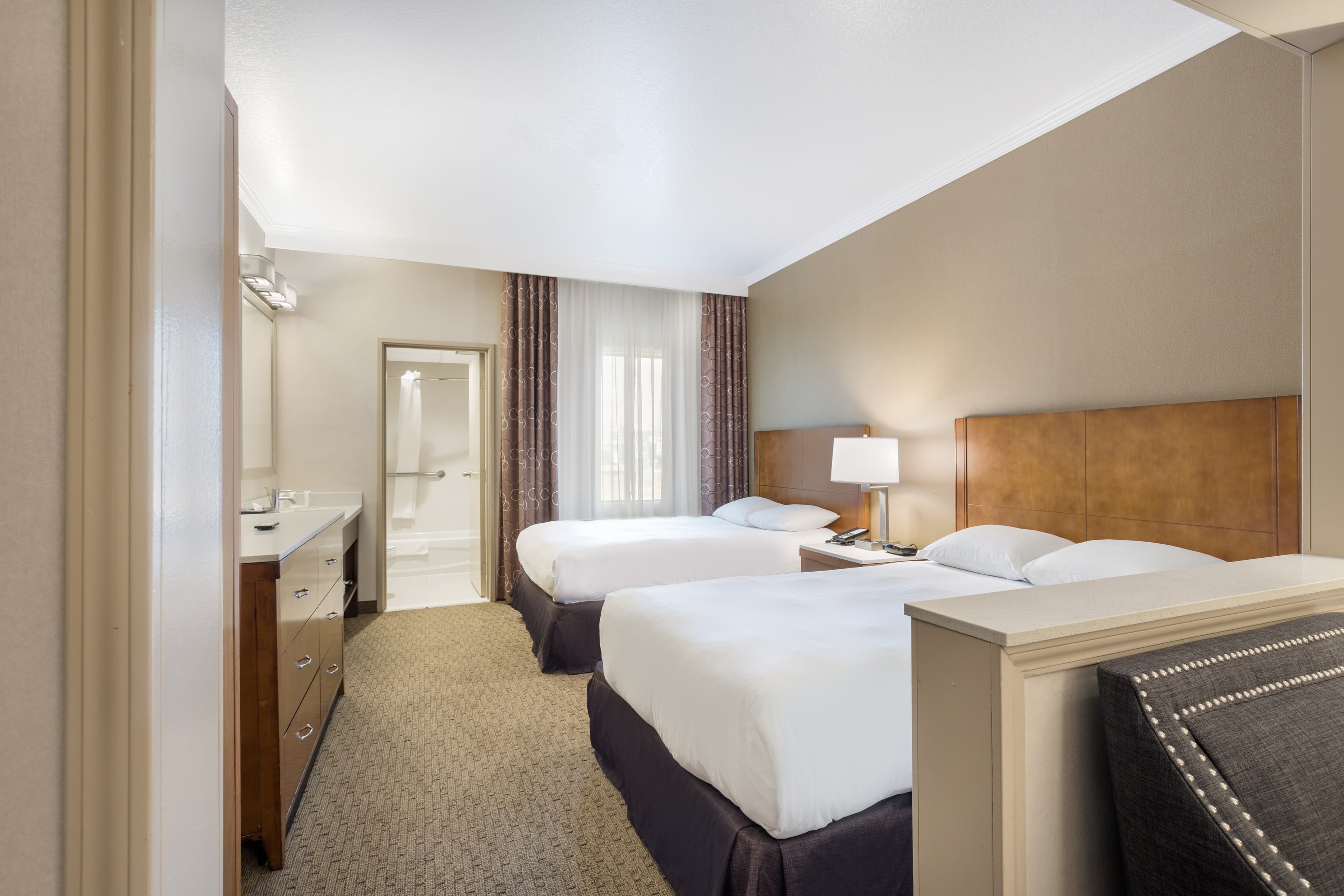 MainStay Suites Orange County John Wayne Airport - Image 4