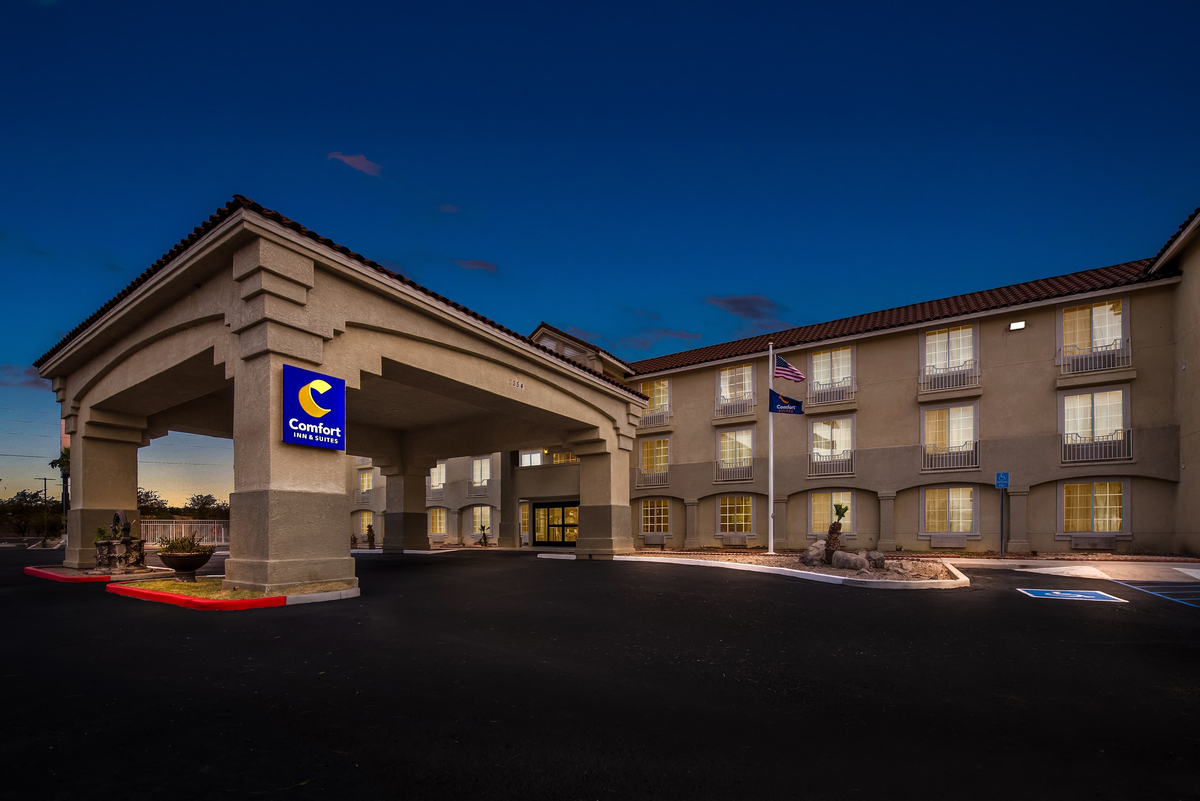 Comfort Inn & Suites El Centro I-8 - Image 1
