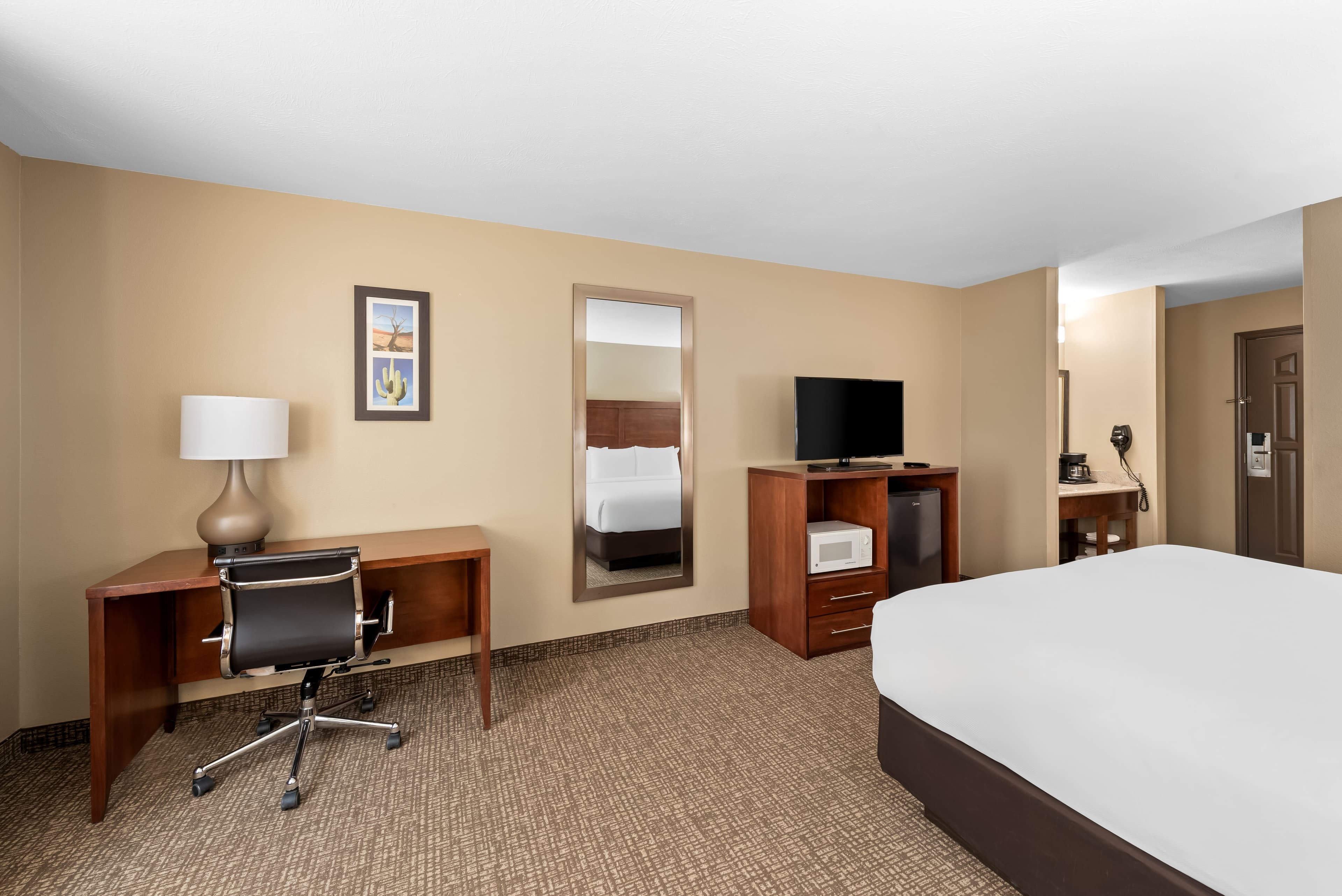 Comfort Inn & Suites El Centro I-8 - Image 3