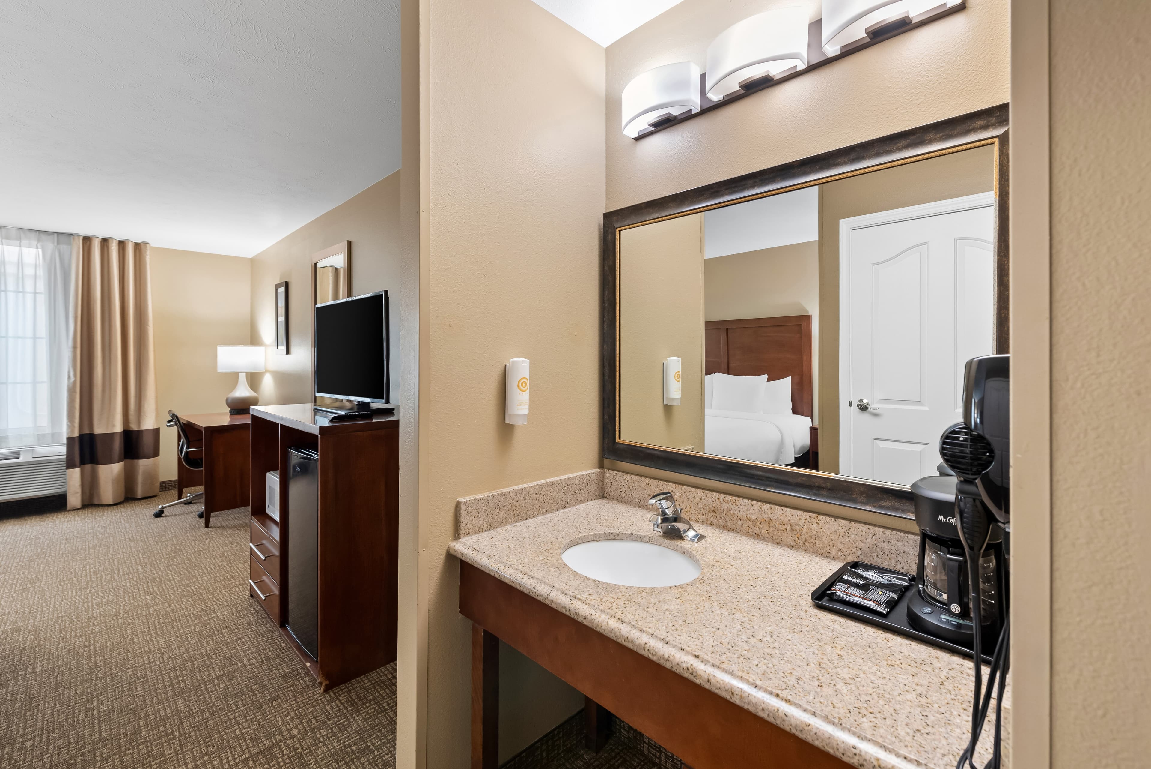 Comfort Inn & Suites El Centro I-8 - Image 4