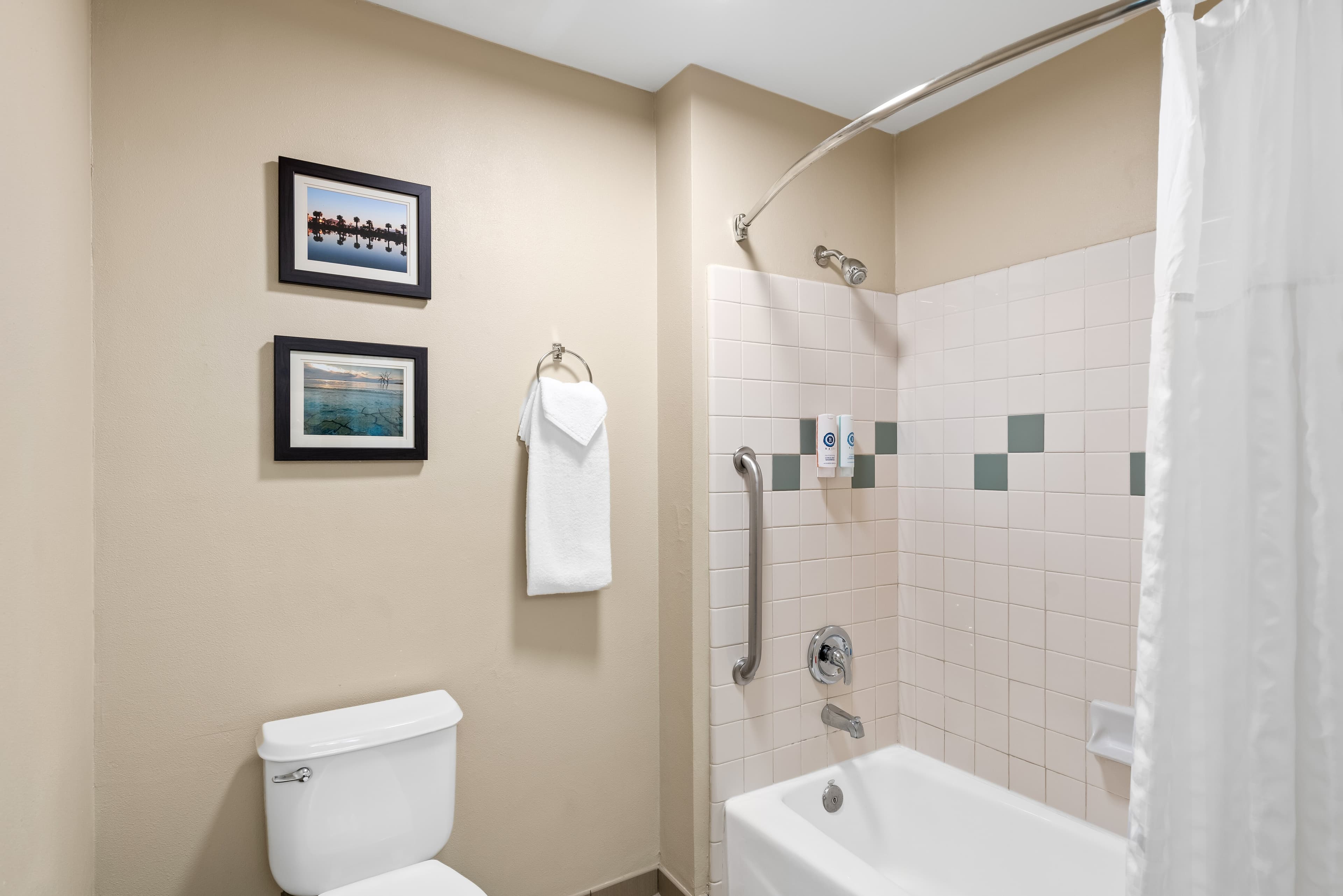 Comfort Inn & Suites El Centro I-8 — 11