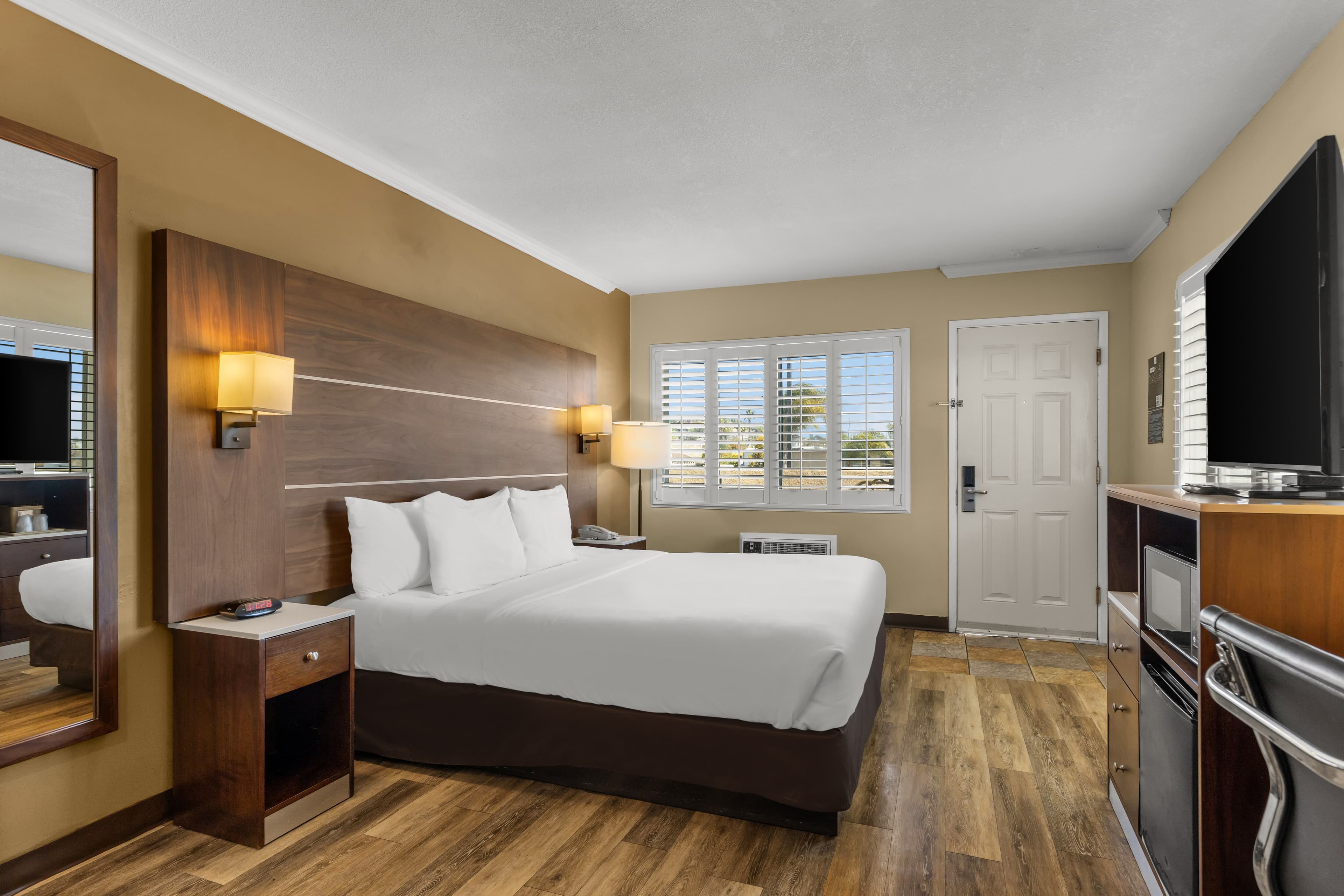 Comfort Inn San Diego Airport At the Harbor — 7