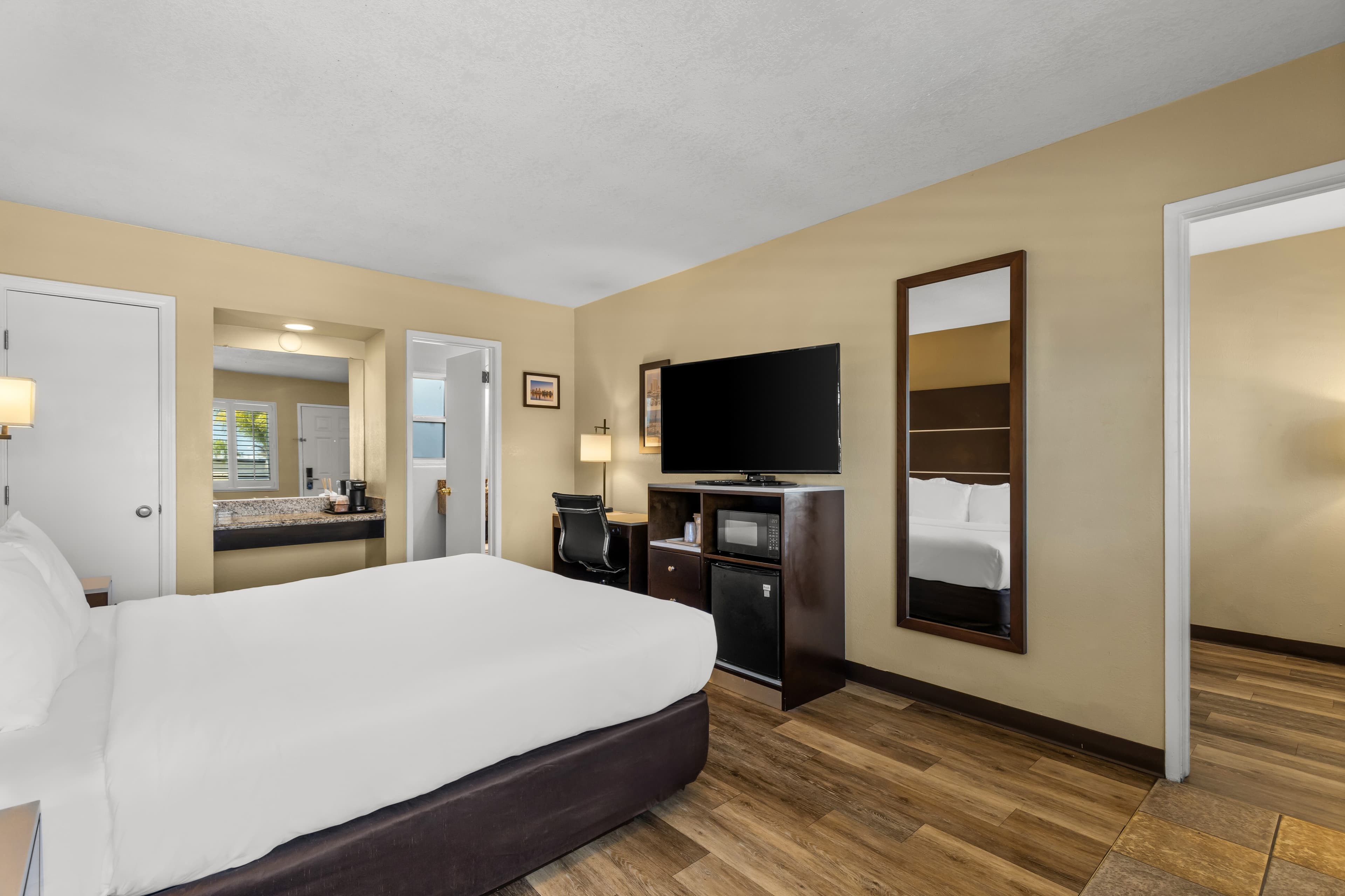 Comfort Inn San Diego Airport At the Harbor - Image 3