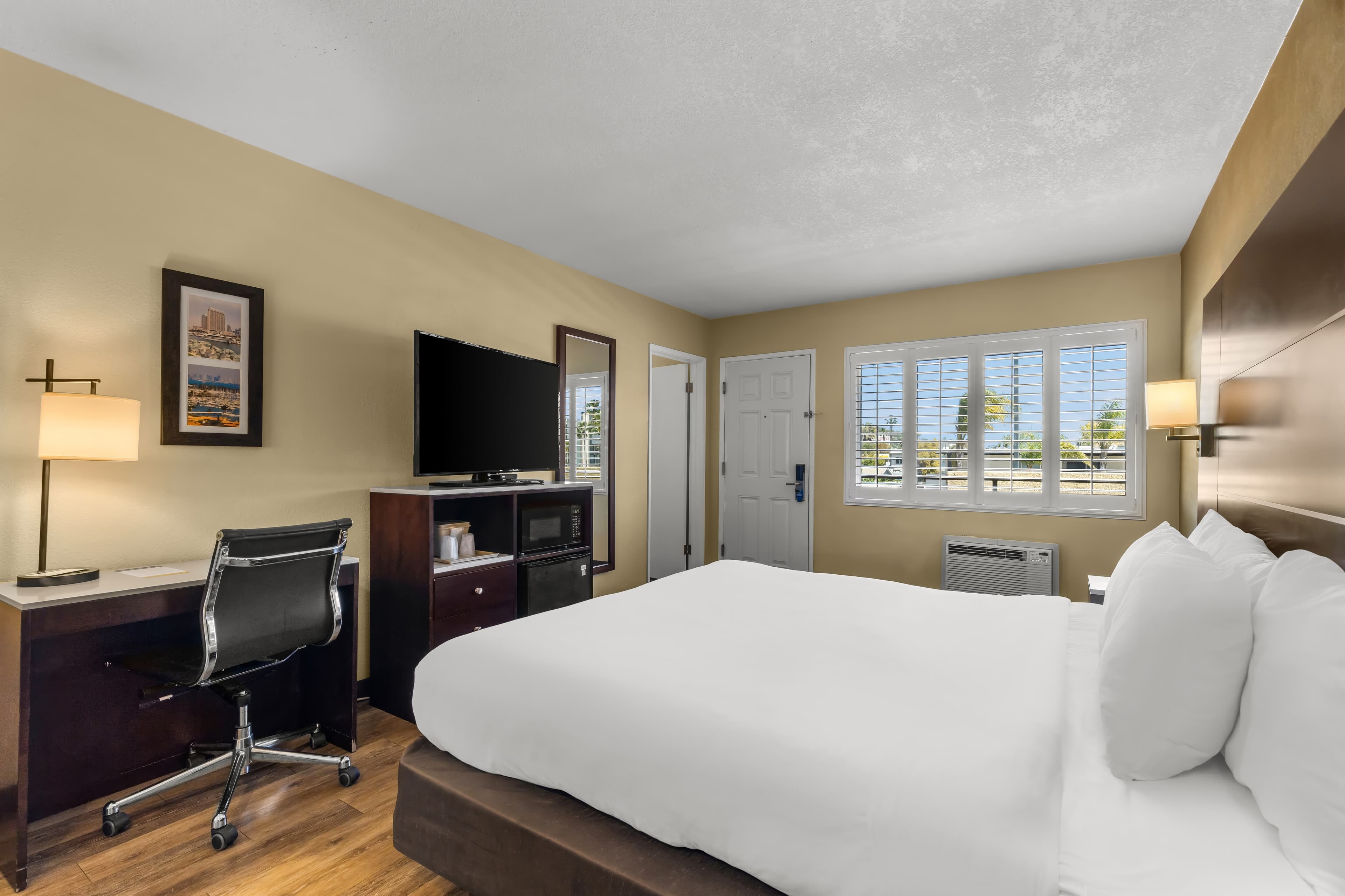 Comfort Inn San Diego Airport At the Harbor - Image 4