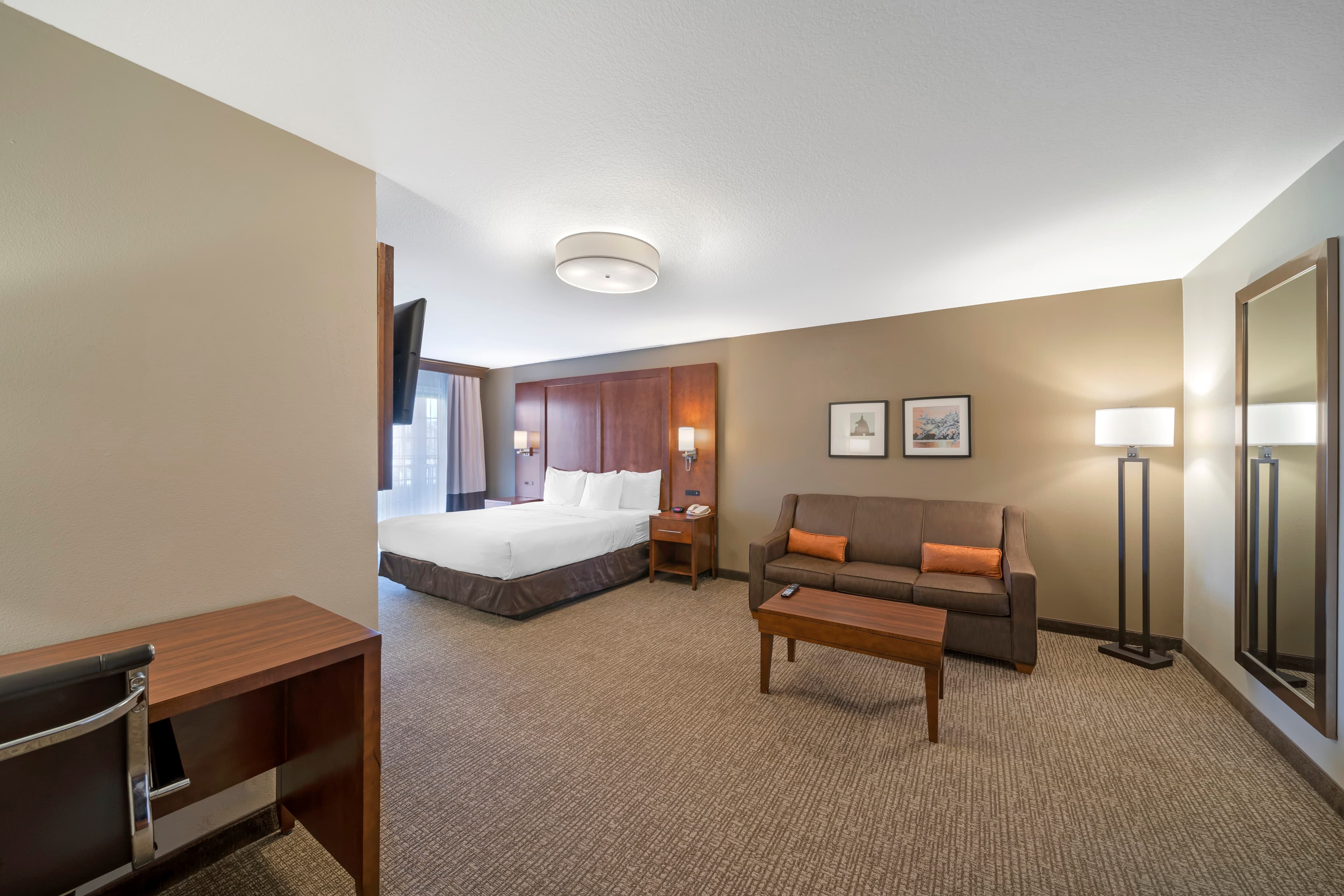 Comfort Suites Red Bluff near I-5 - Image 5