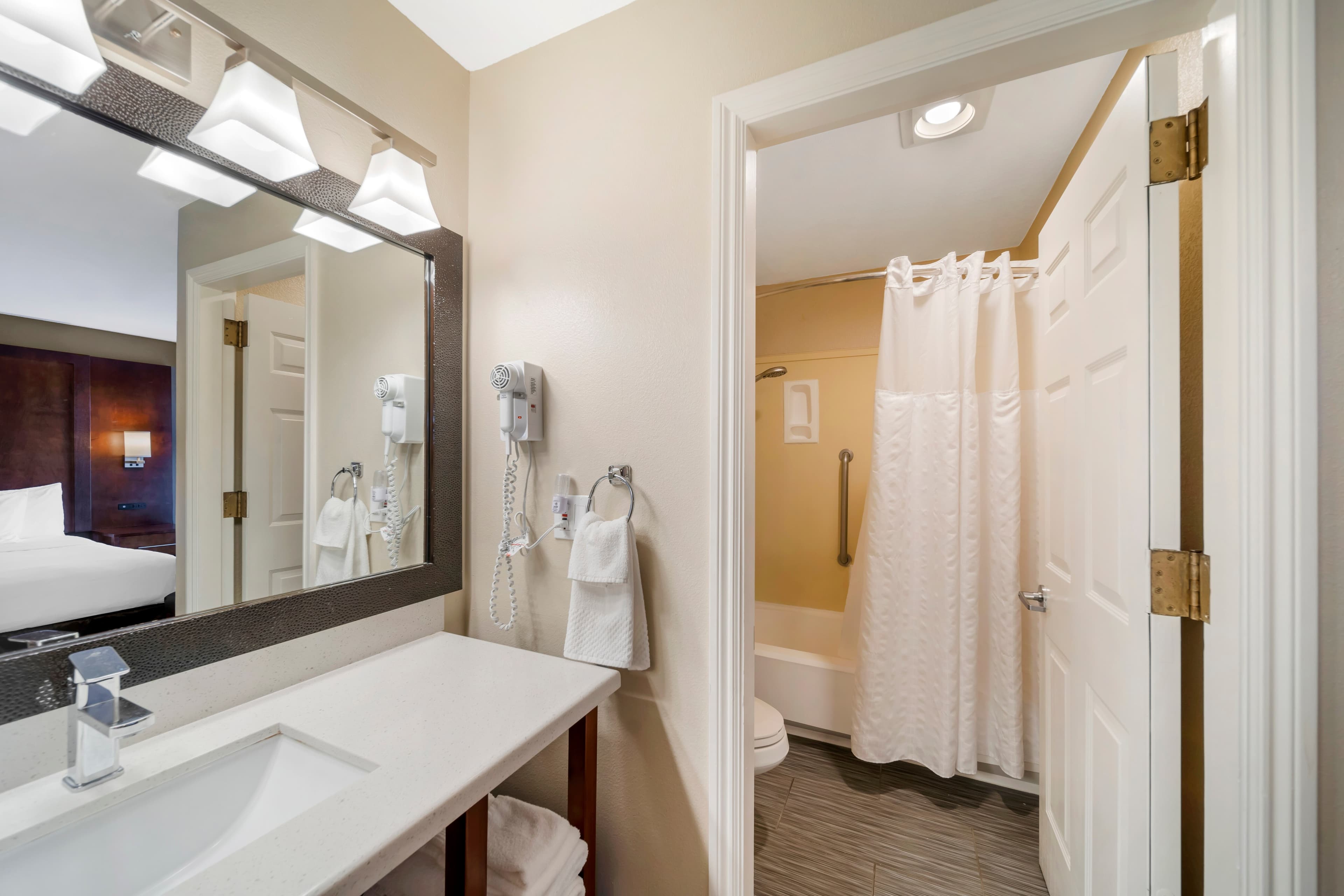 Comfort Suites Red Bluff near I-5 — 8