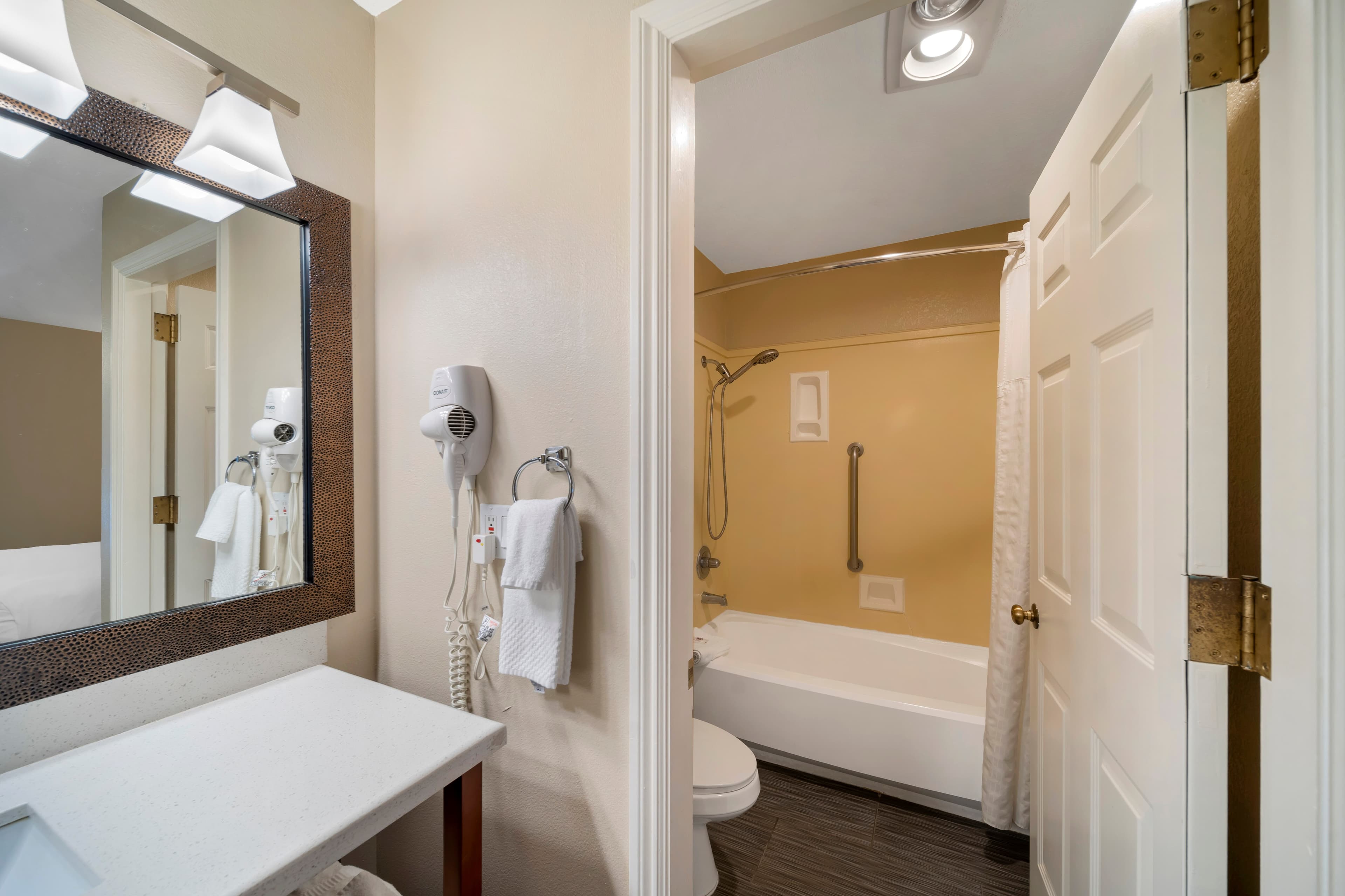Comfort Suites Red Bluff near I-5 — 12