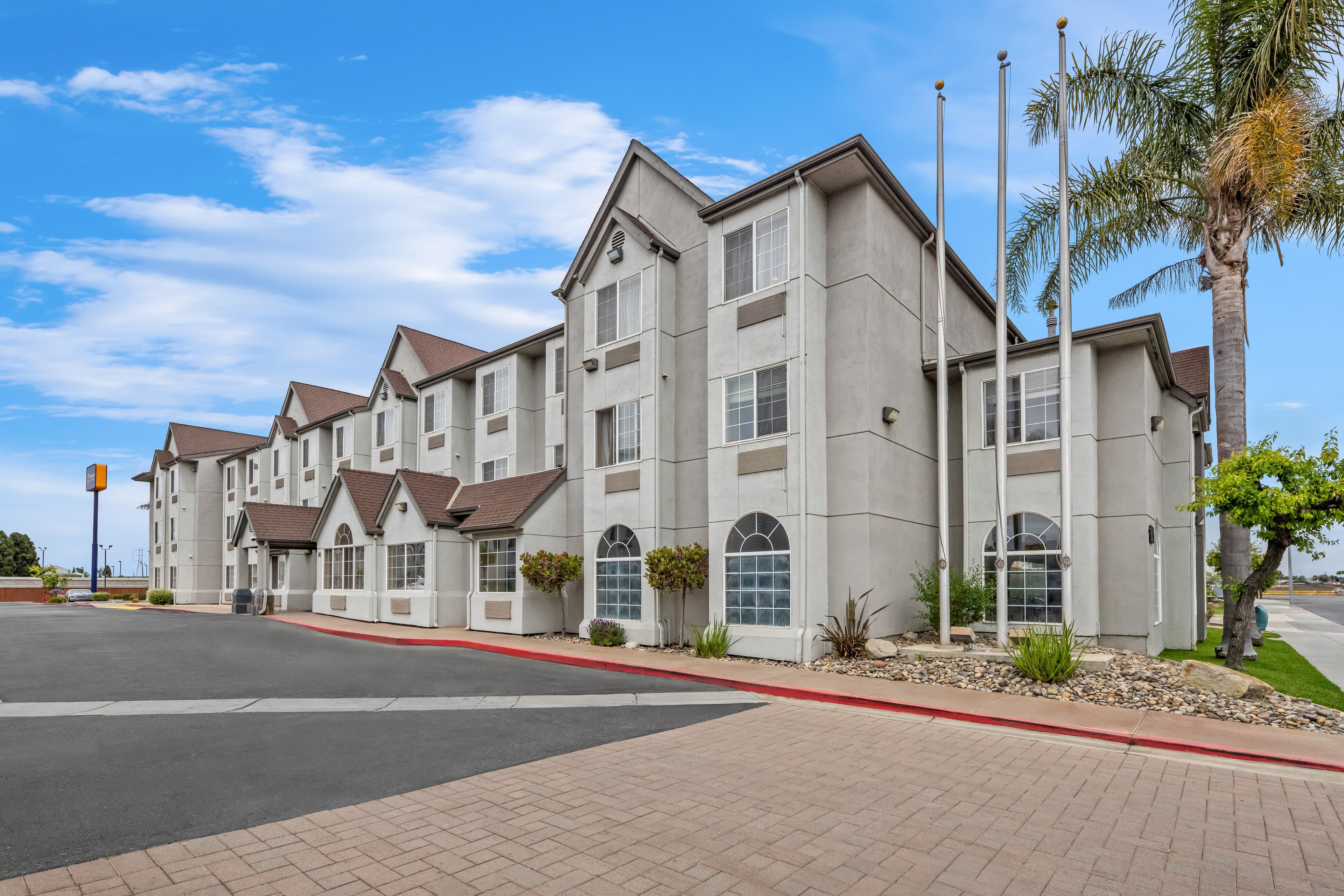 Comfort Inn & Suites Salinas City Center Area - Image 1