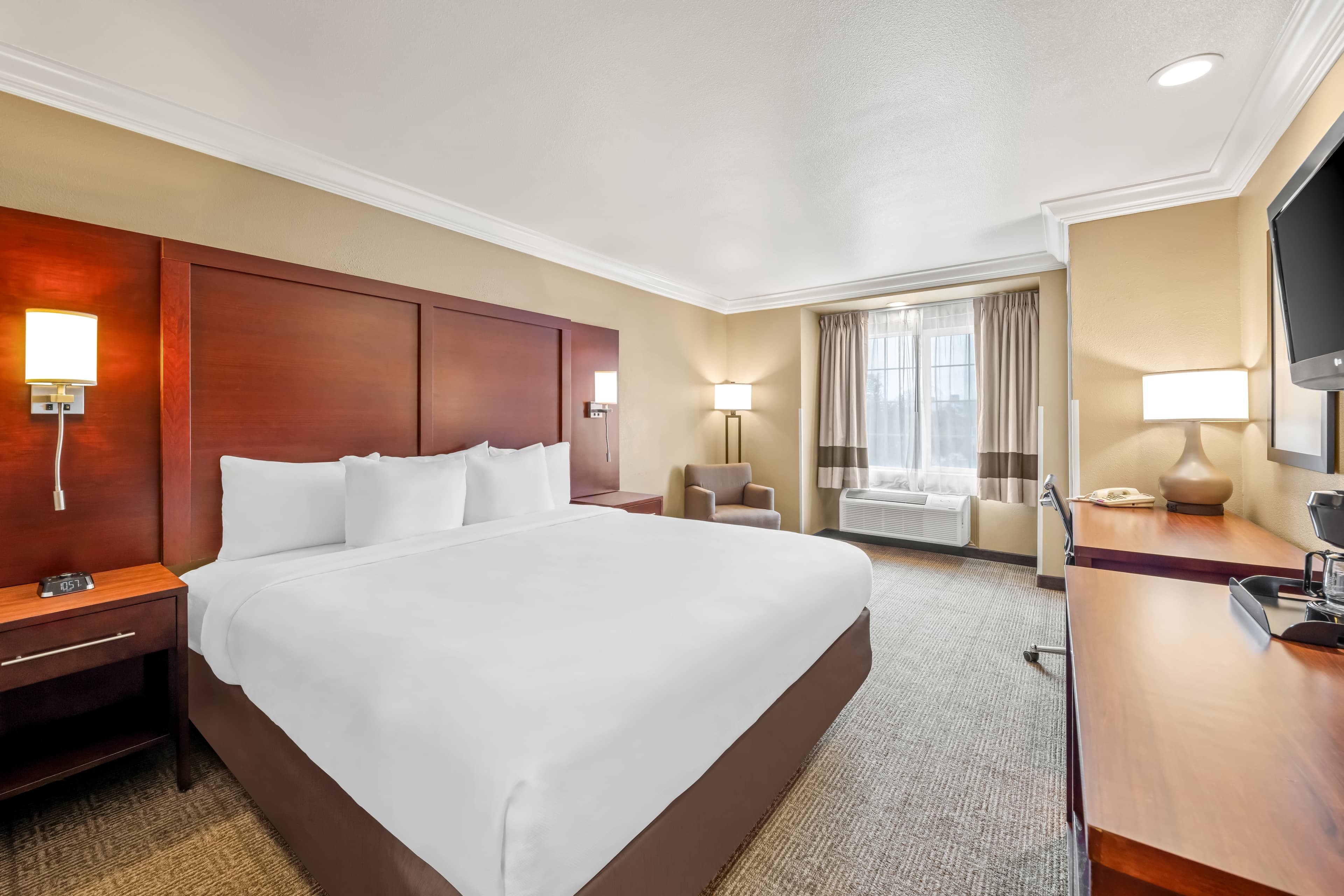 Comfort Inn & Suites Salinas City Center Area - Image 2