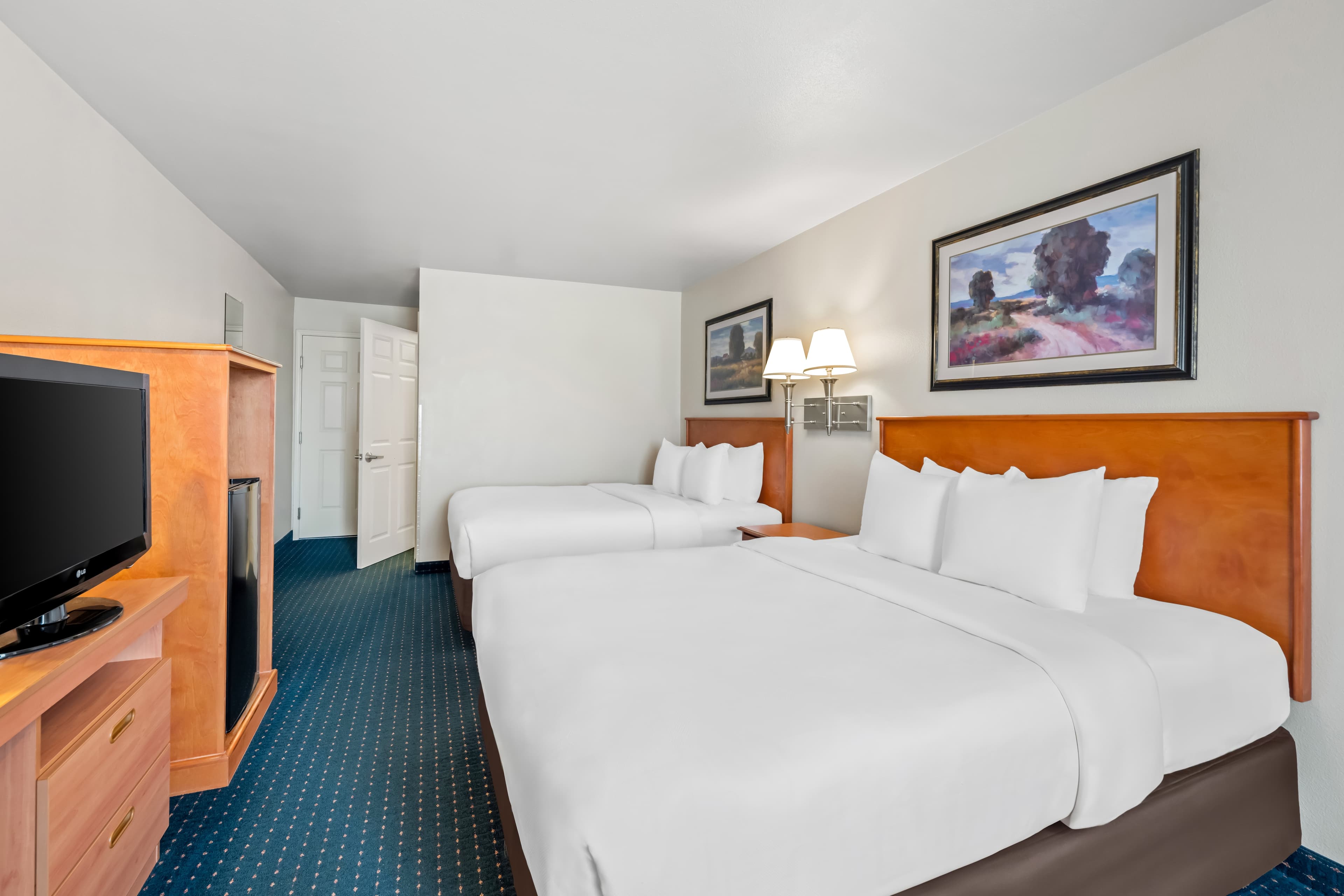 Comfort Inn & Suites Salinas City Center Area — 6