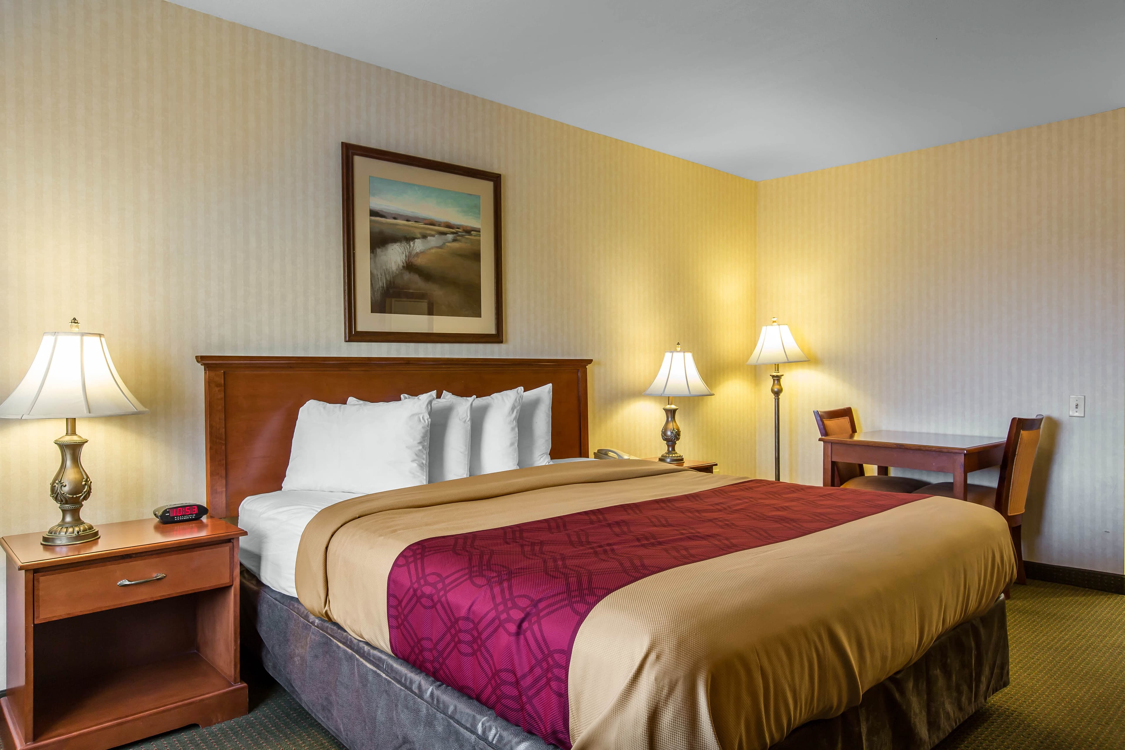 Econo Lodge Inn & Suites Riverside - Corona — 6