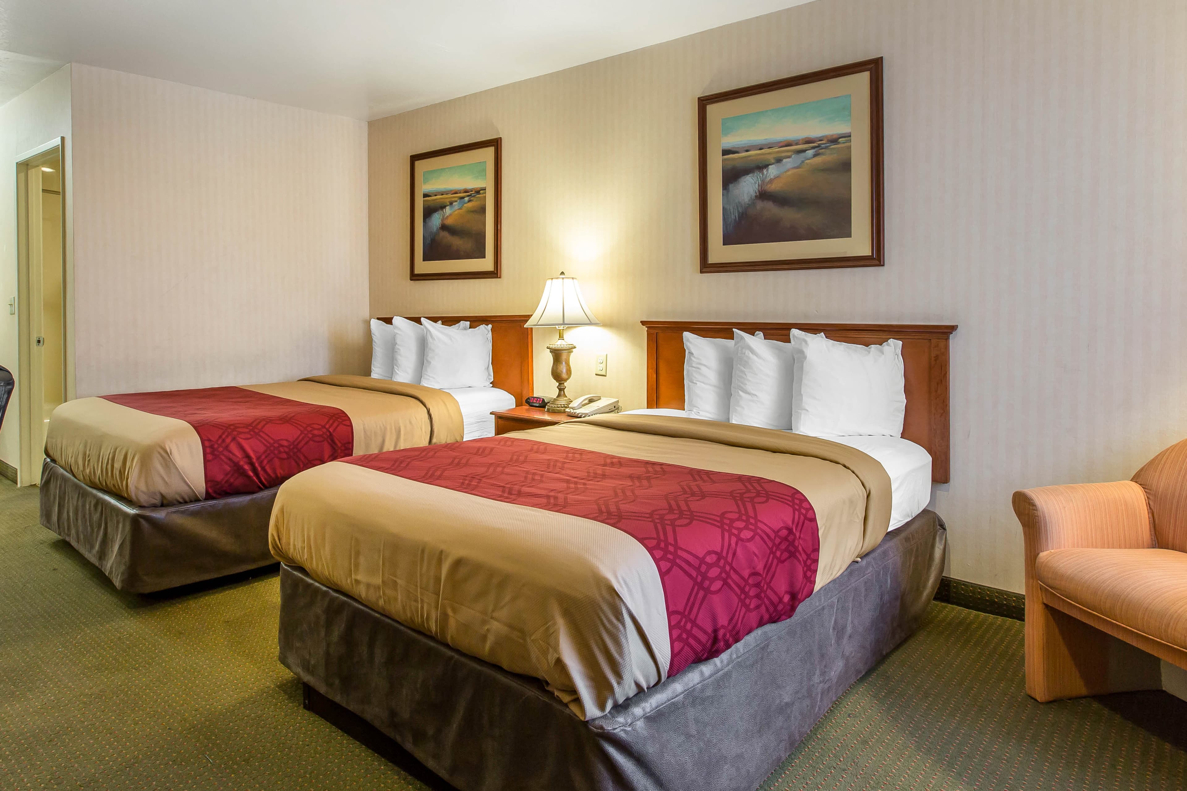Econo Lodge Inn & Suites Riverside - Corona - Image 2