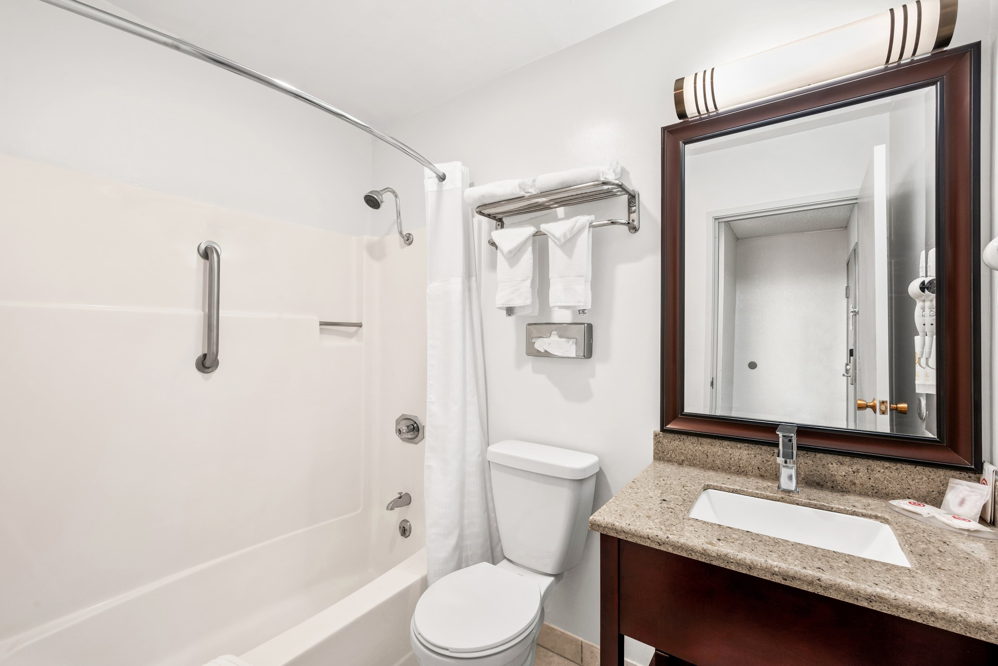 Comfort Inn Yreka I-5 — 8