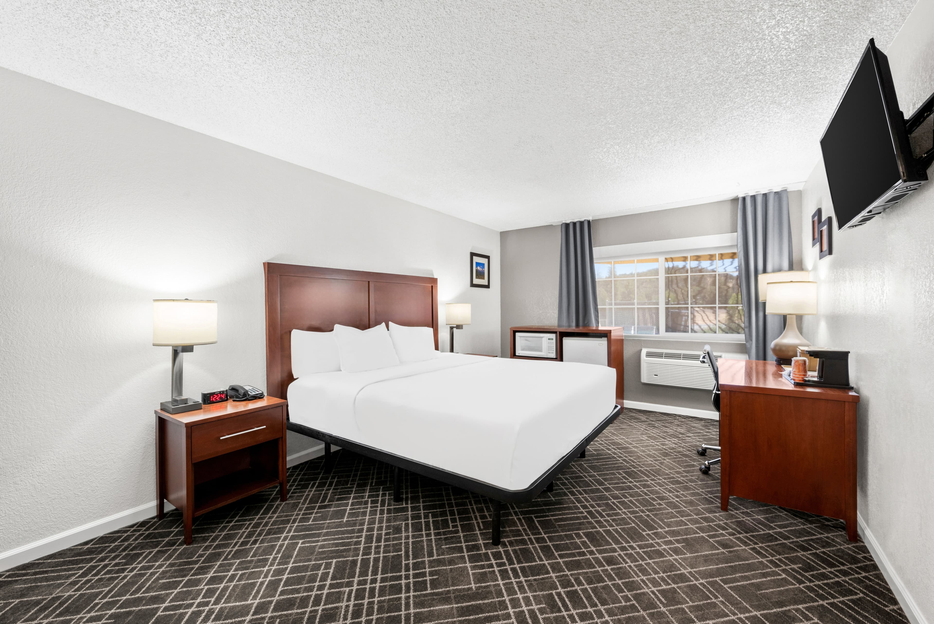 Comfort Inn Yreka I-5 — 9