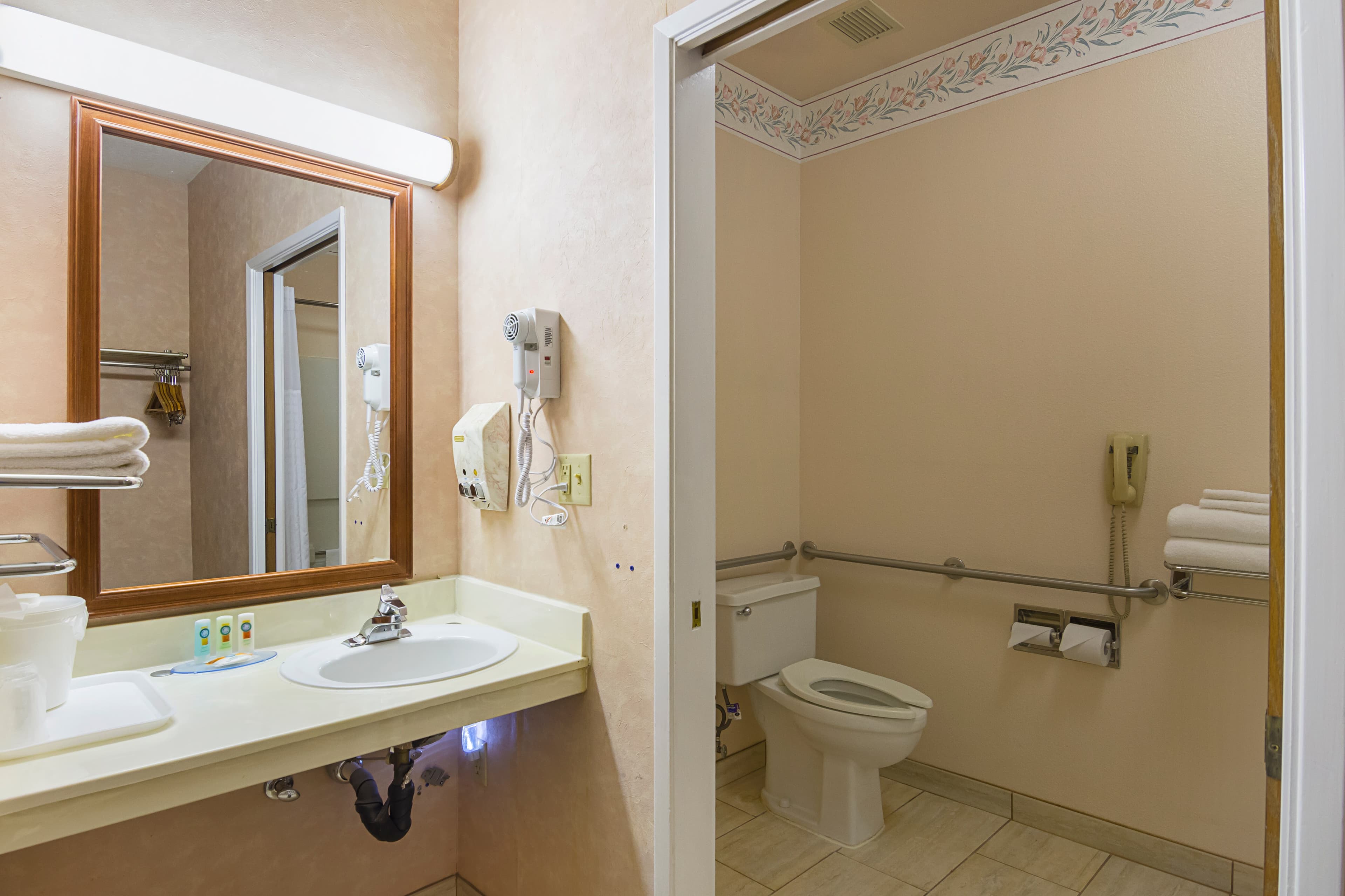 Quality Inn Fresno Yosemite Airport — 12