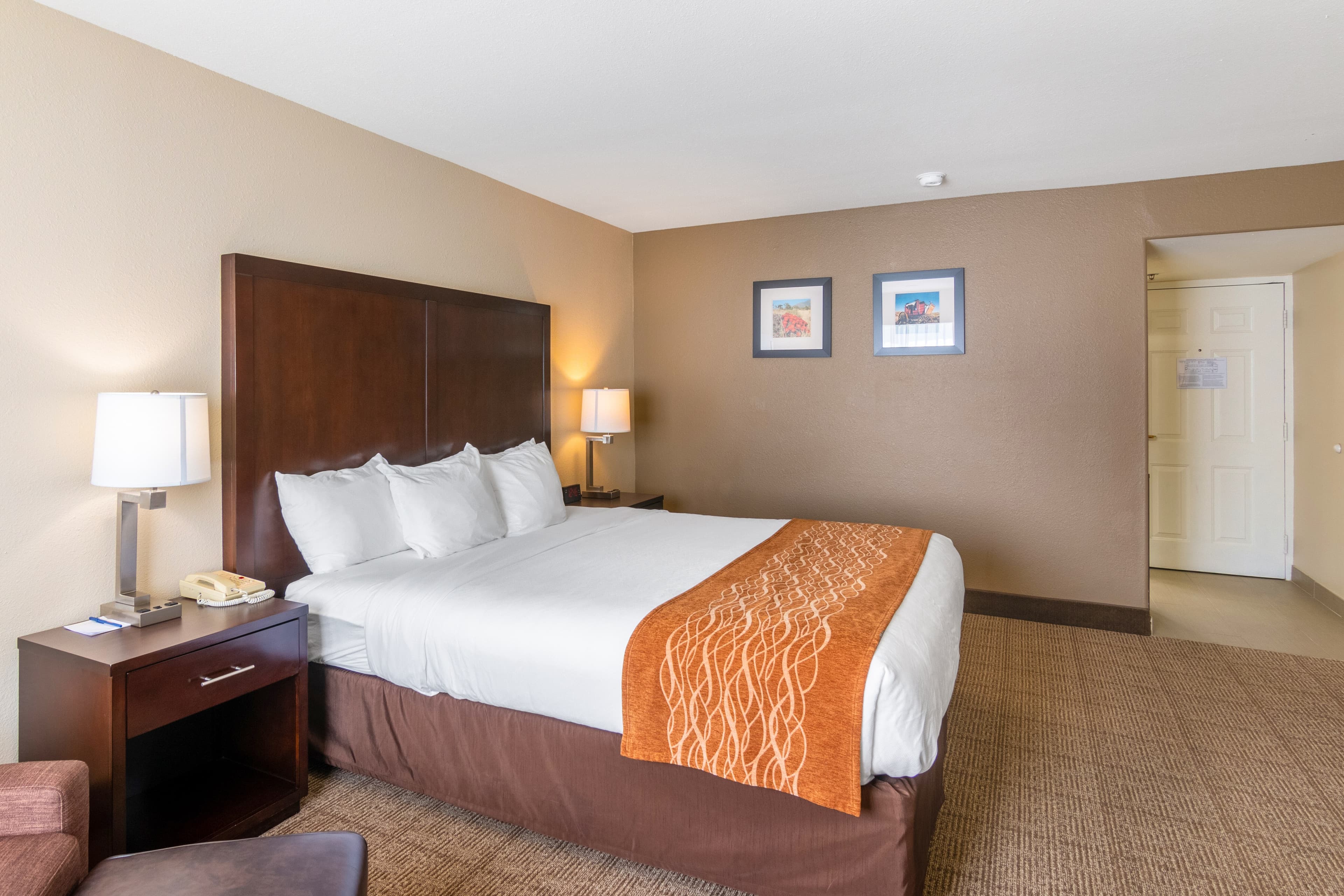 Comfort Inn & Suites Mojave - Image 4