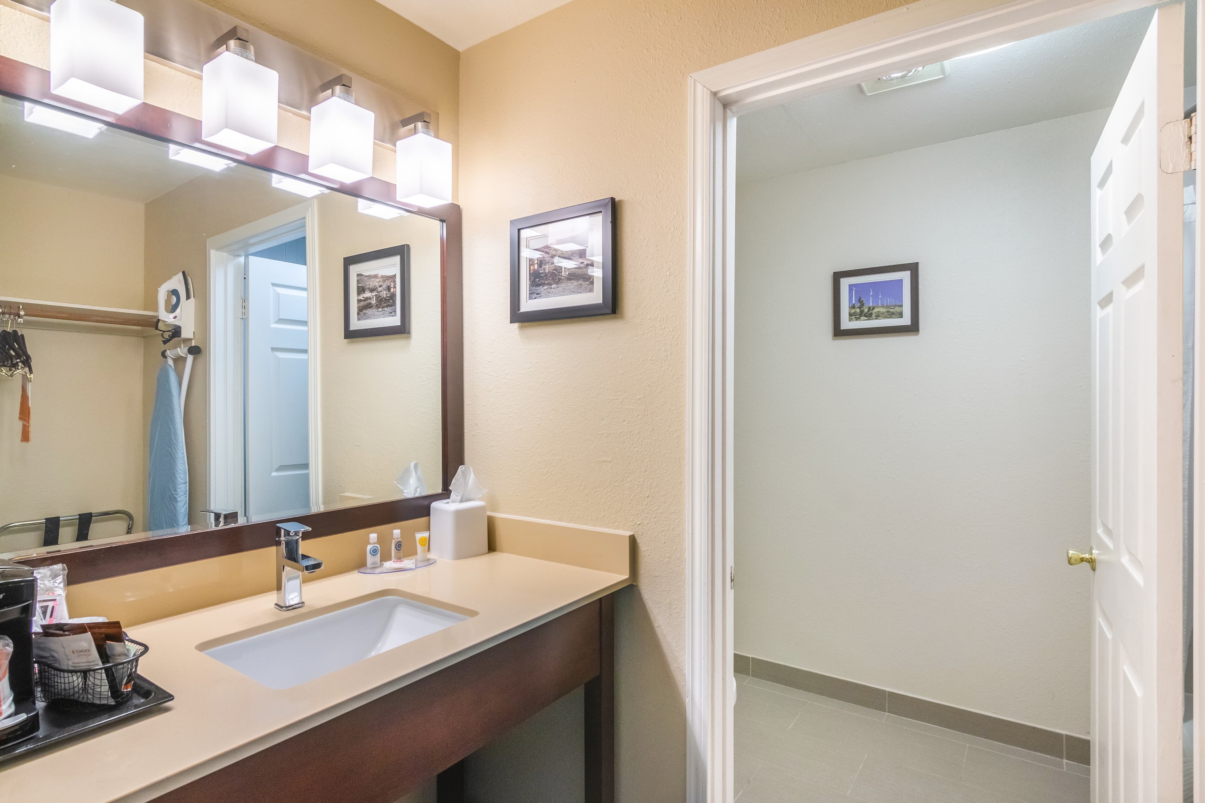 Comfort Inn & Suites Mojave — 10