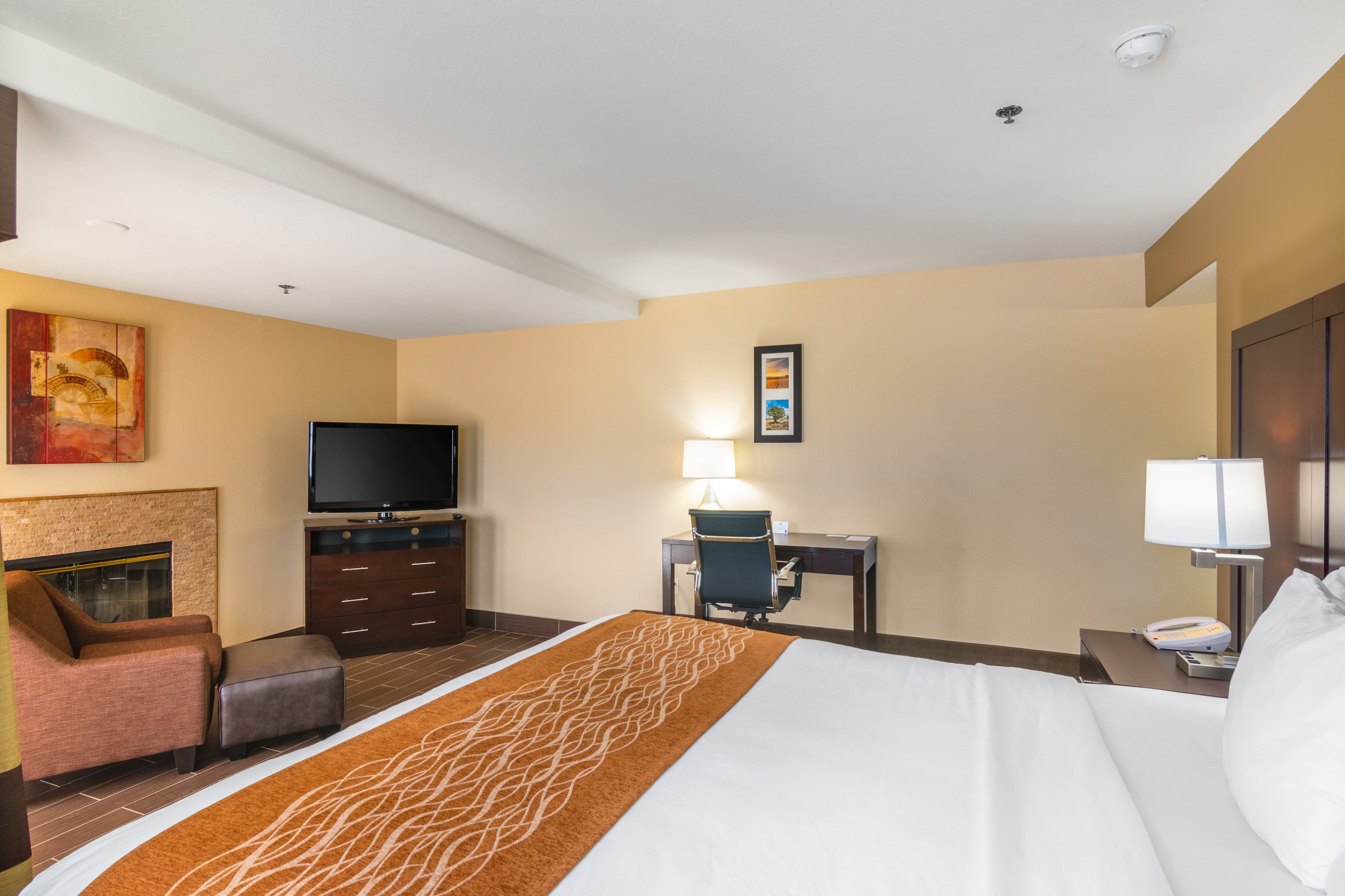 Comfort Inn & Suites Mojave — 12