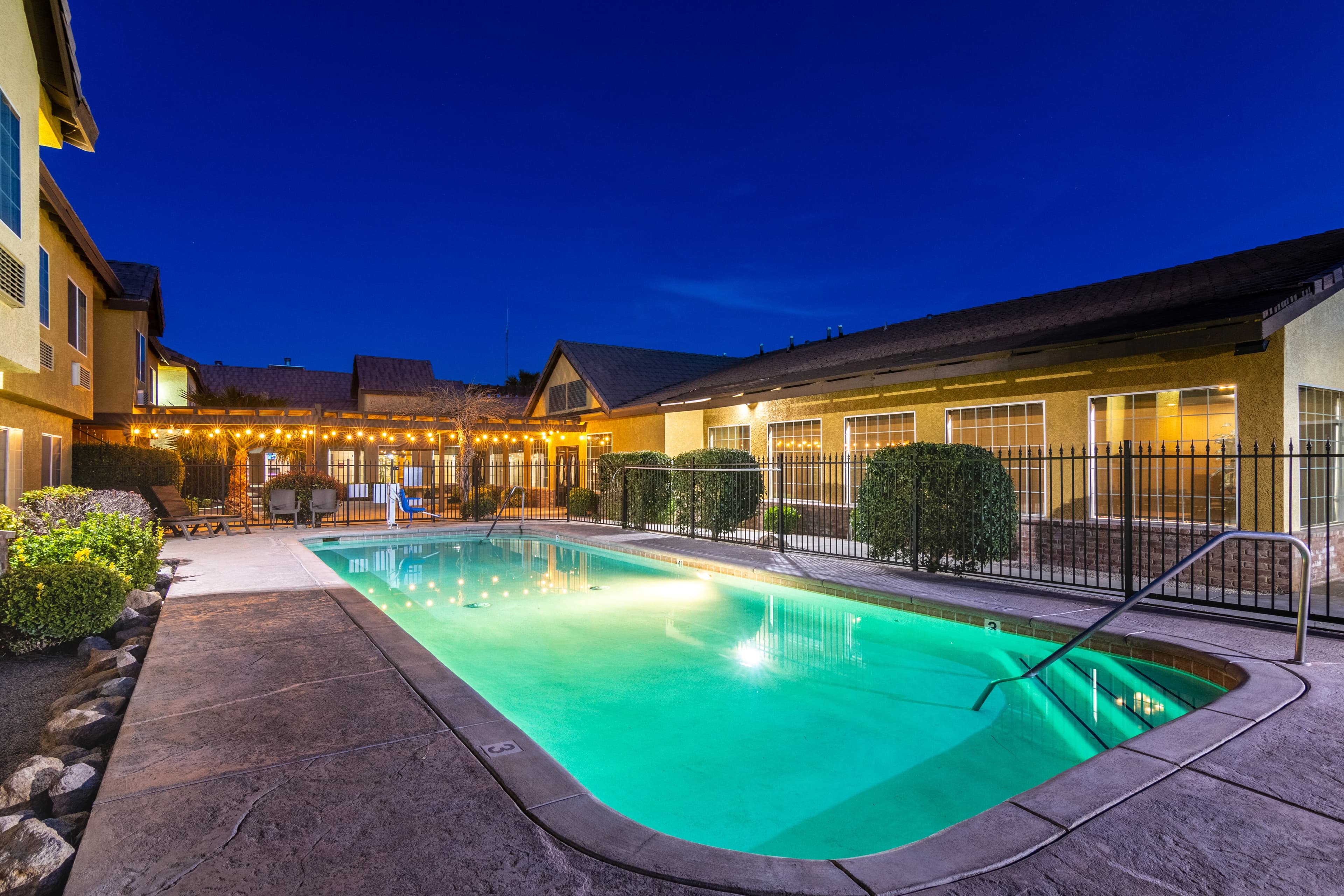 Comfort Inn & Suites Mojave - Image 1
