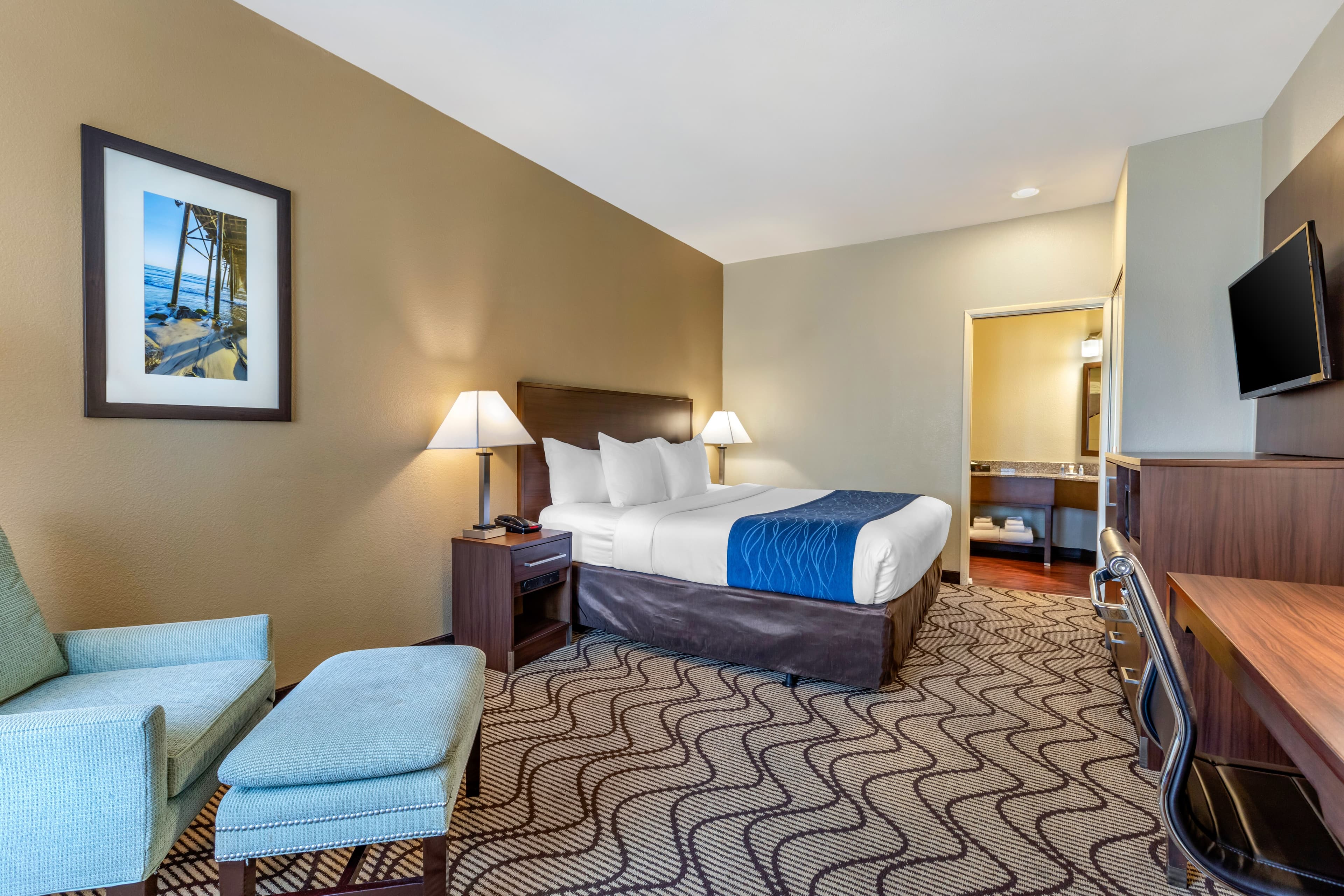 Comfort Inn & Suites Orange County John Wayne Airport - Image 3