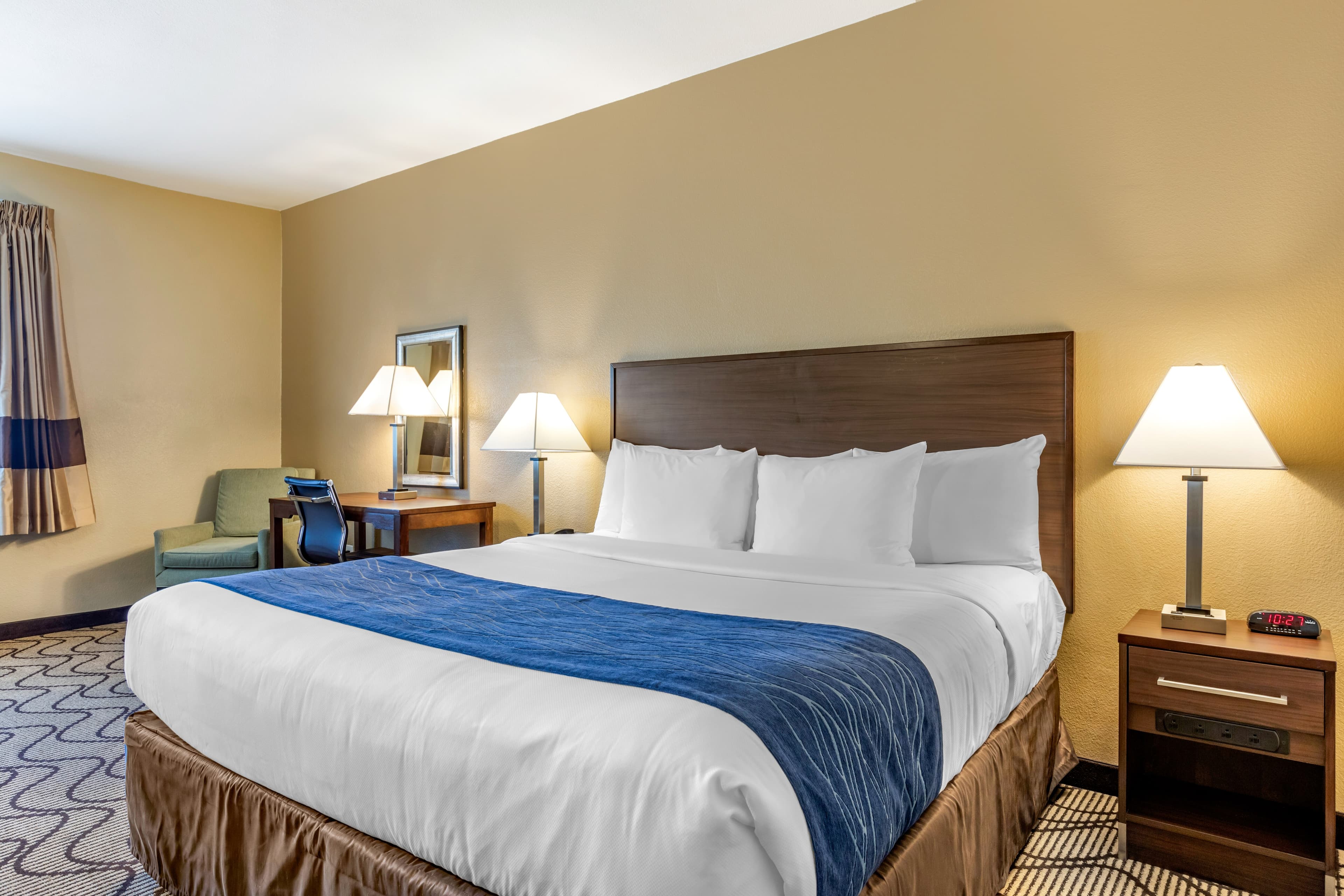 Comfort Inn & Suites Orange County John Wayne Airport — 12