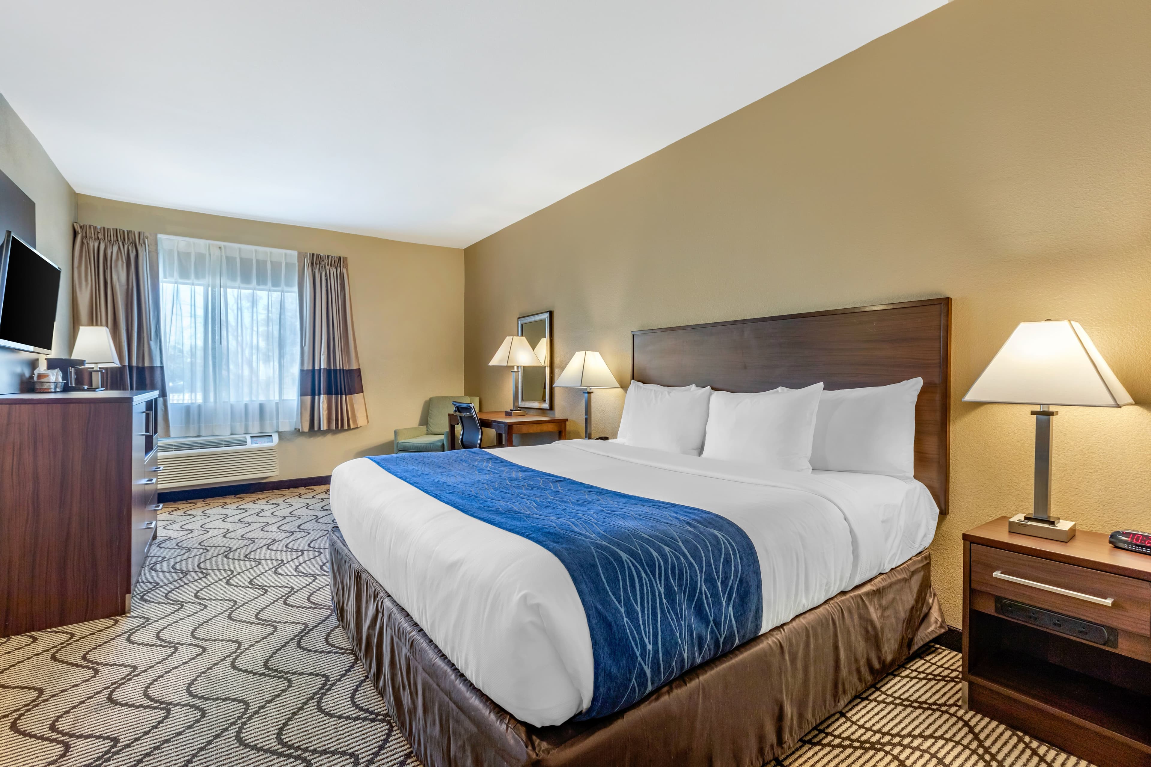 Comfort Inn & Suites Orange County John Wayne Airport — 14