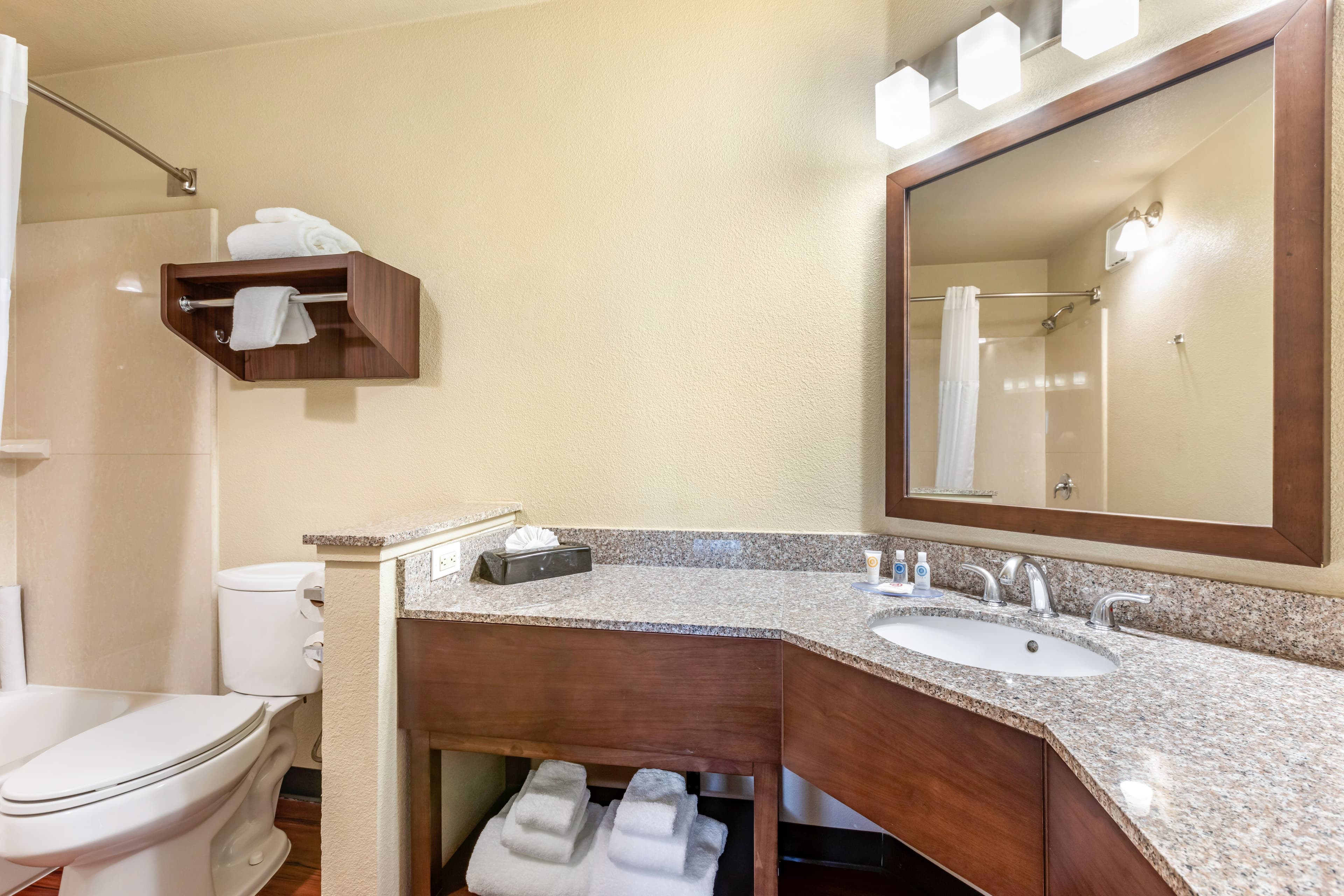 Comfort Inn & Suites Orange County John Wayne Airport — 32