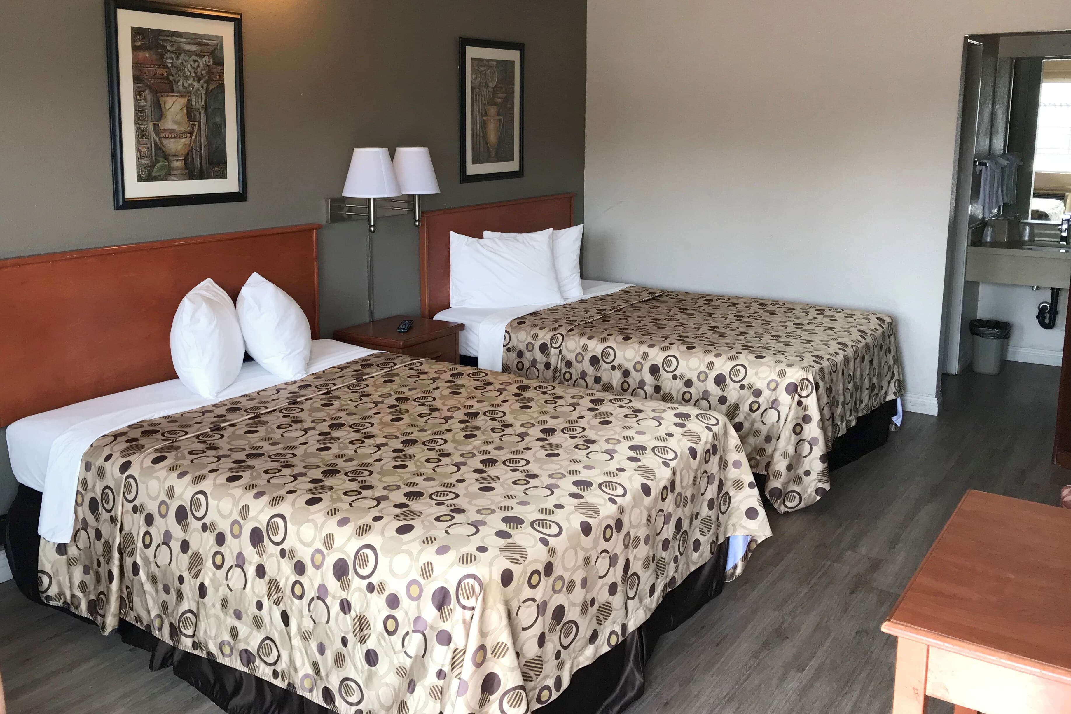 Rodeway Inn Ontario Mills Mall — 7