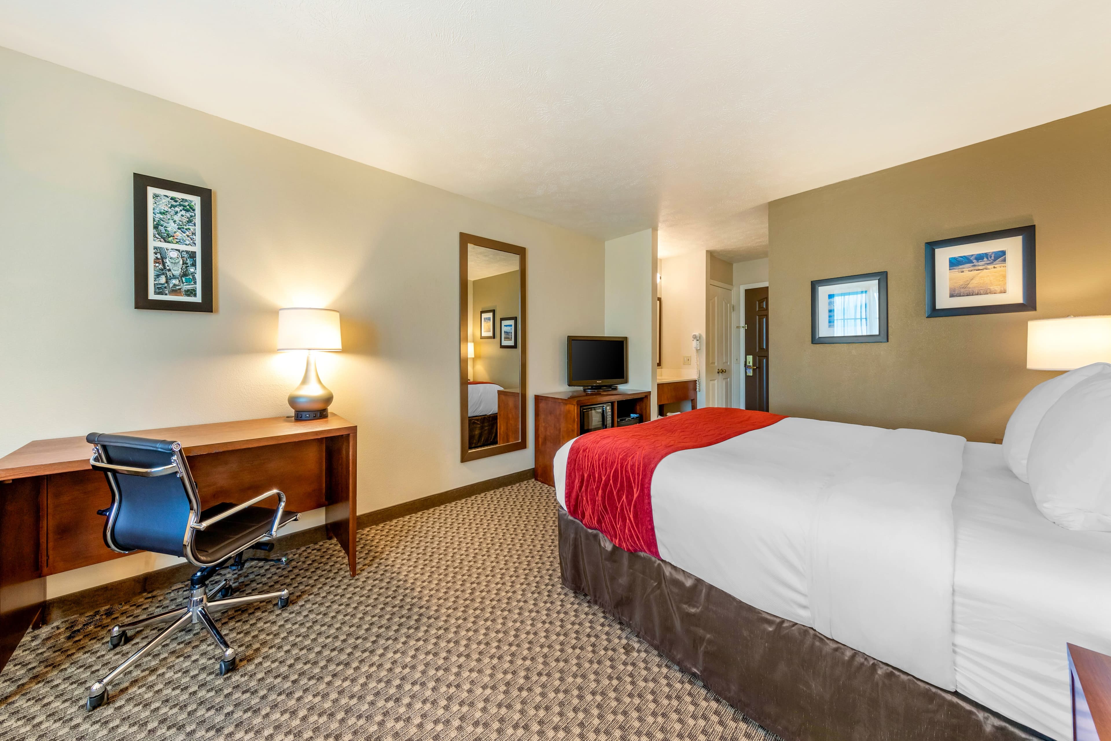 Comfort Inn & Suites Lancaster Antelope Valley — 6