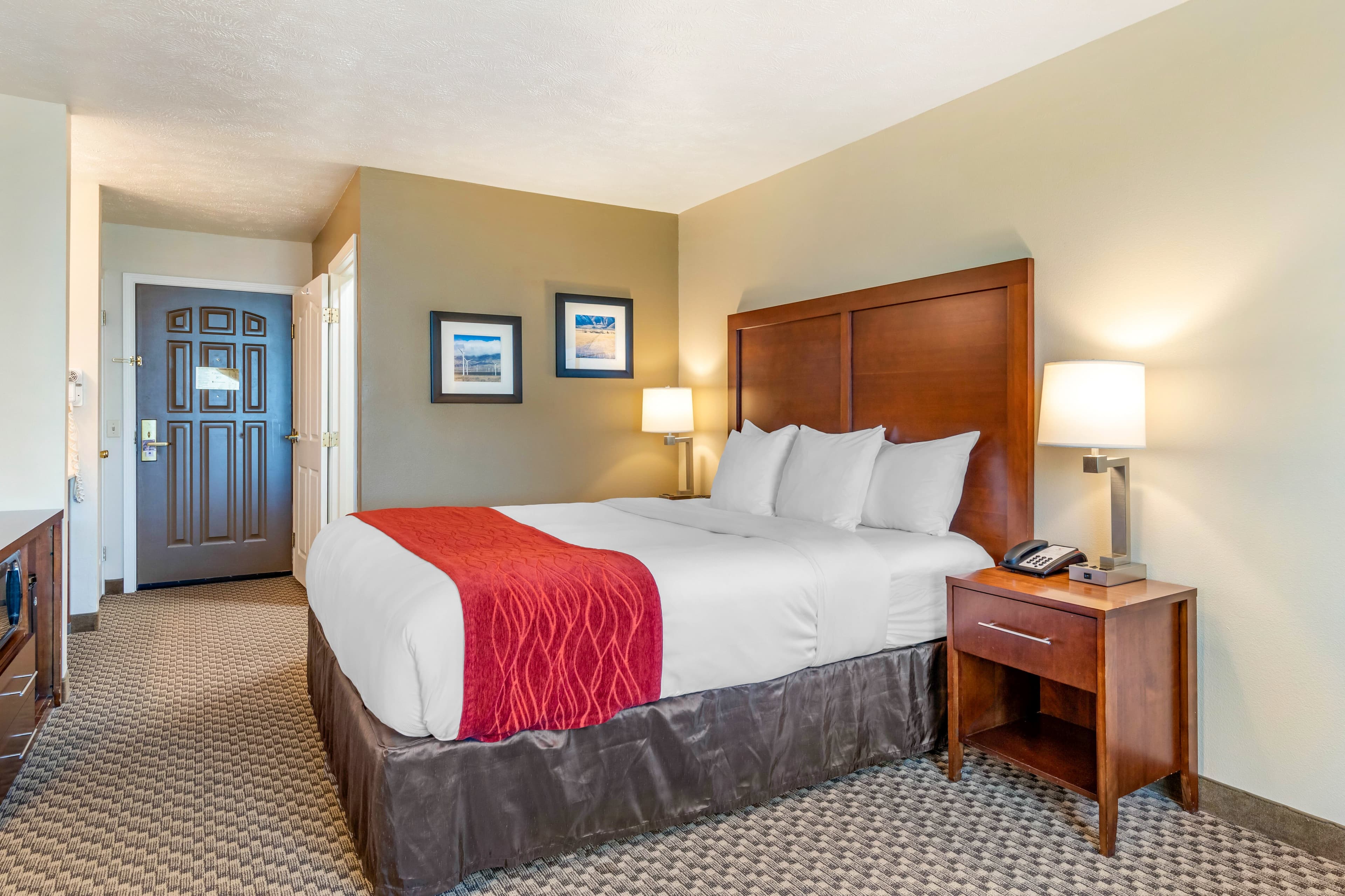 Comfort Inn & Suites Lancaster Antelope Valley — 7