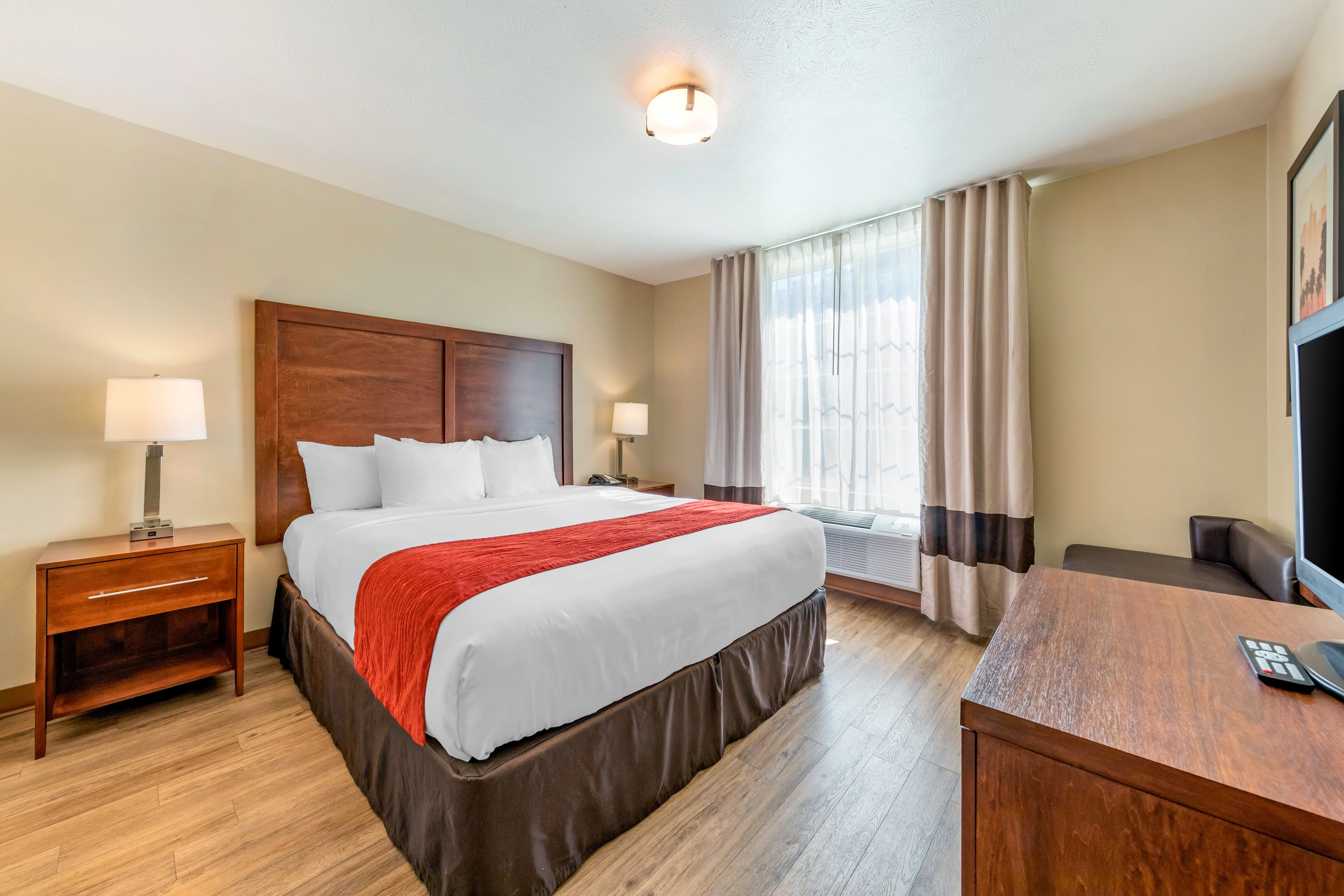 Comfort Inn & Suites Lancaster Antelope Valley — 13
