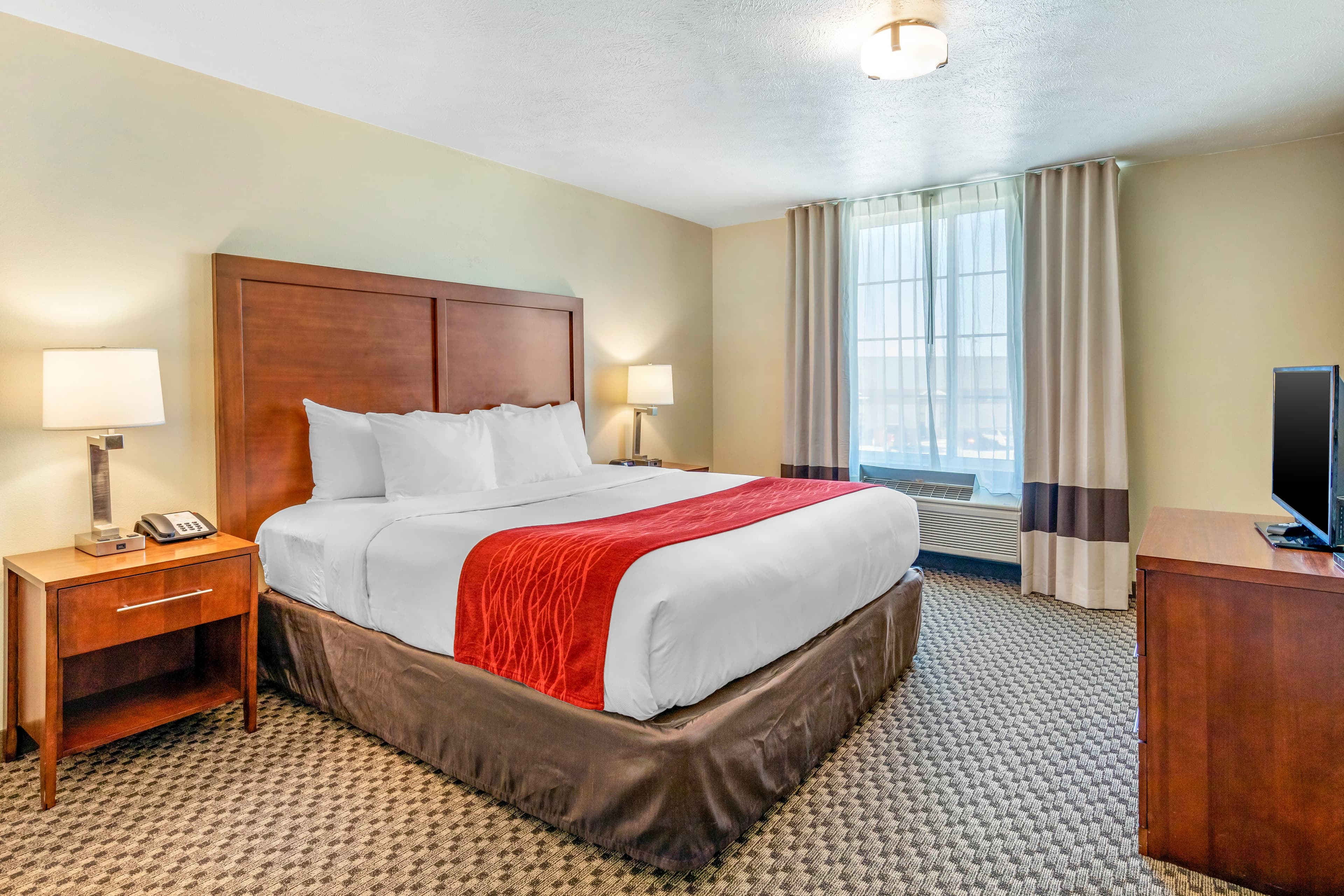 Comfort Inn & Suites Lancaster Antelope Valley — 12