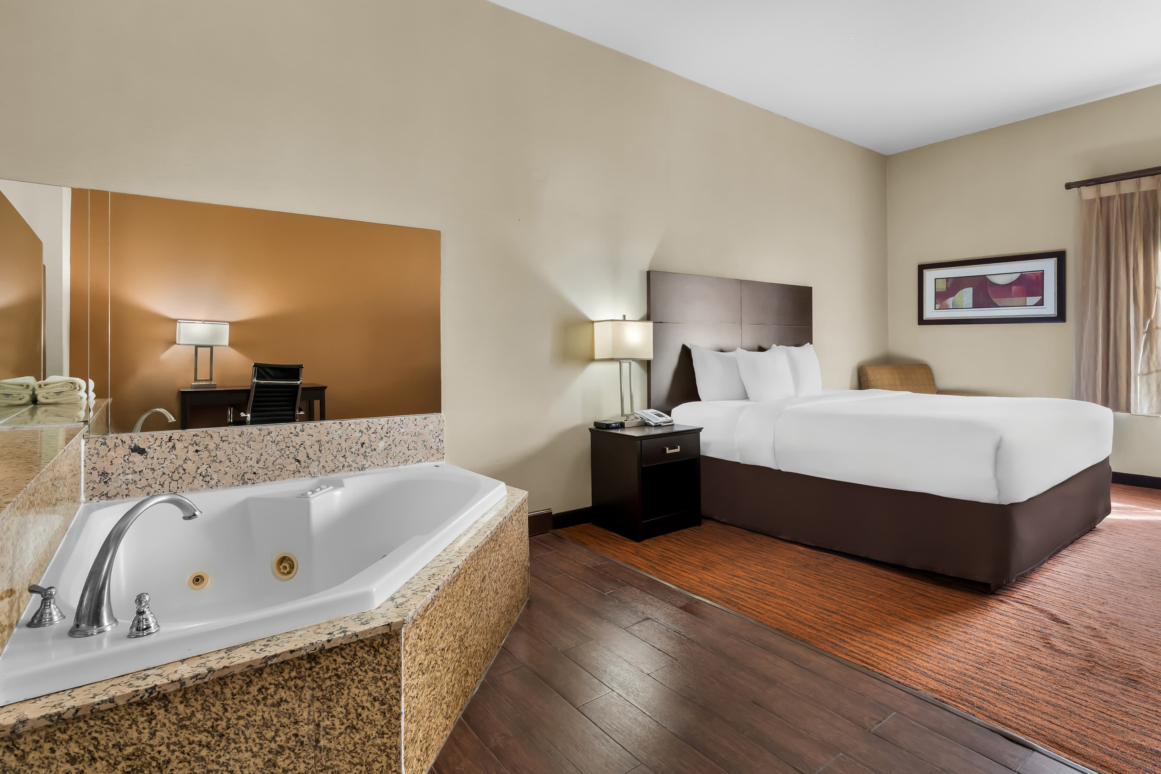 Comfort Suites Clovis - Fresno - Image 4
