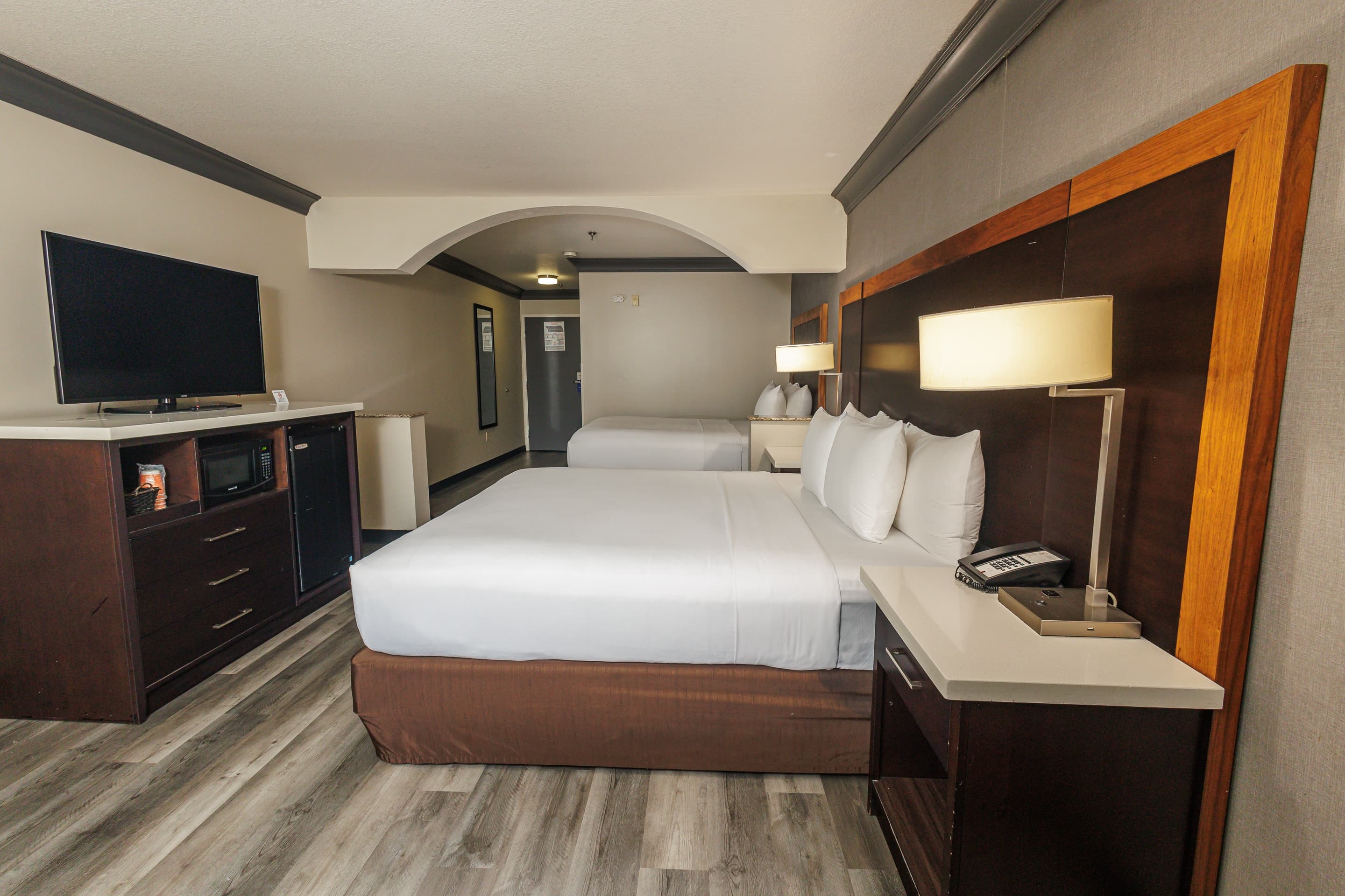 Comfort Inn & Suites Near Universal - N. Hollywood - Burbank — 9