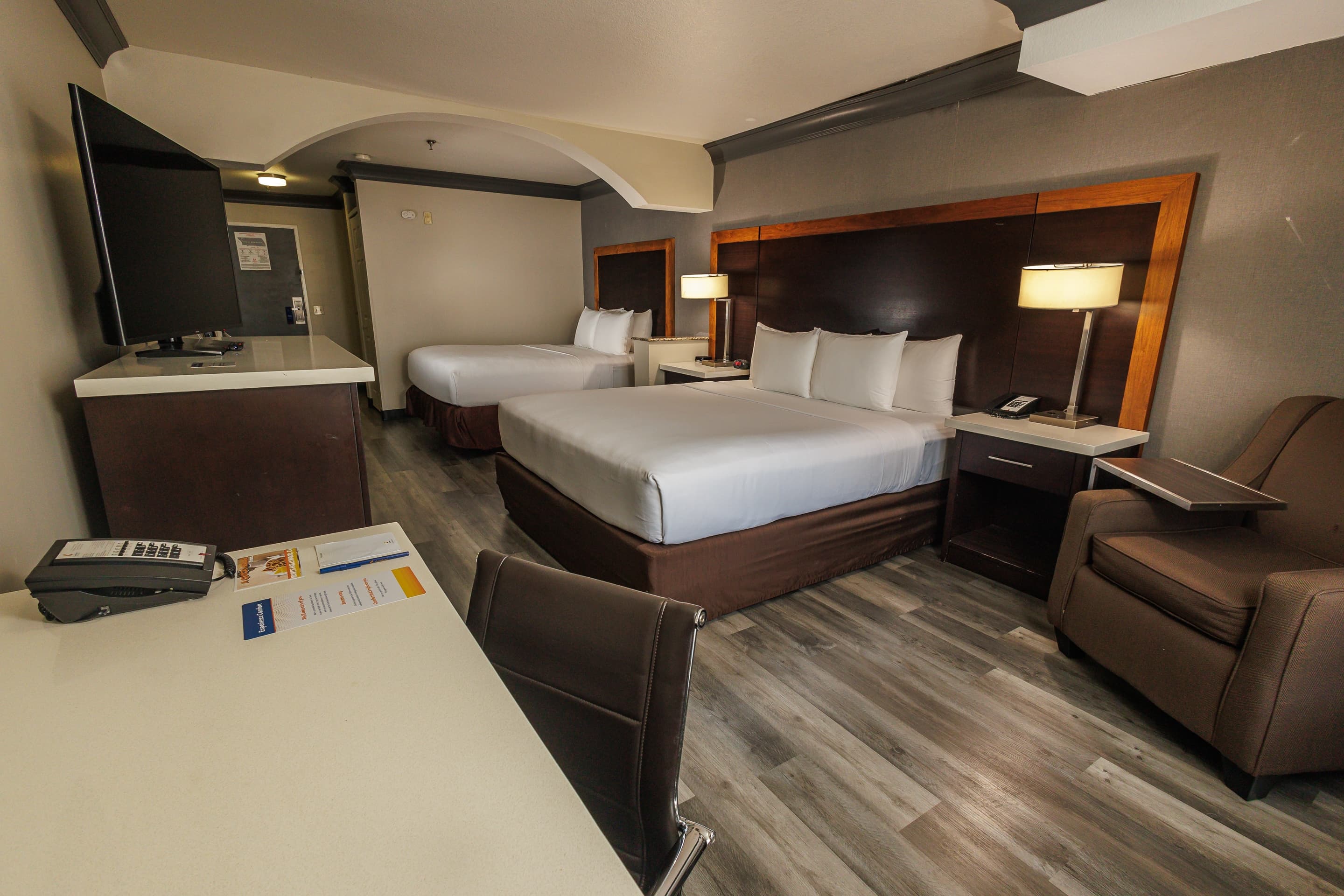 Comfort Inn & Suites Near Universal - N. Hollywood - Burbank — 10