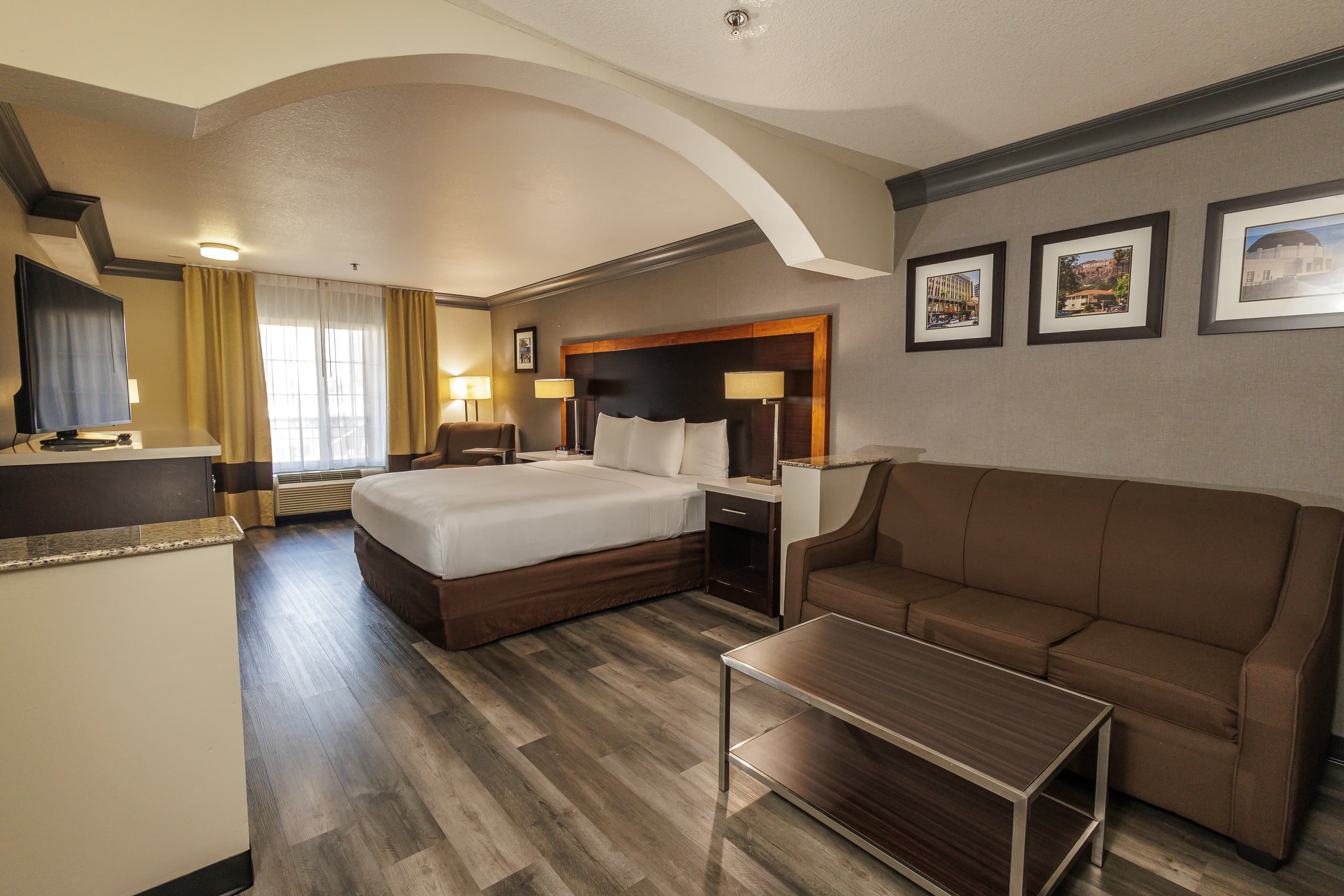 Comfort Inn & Suites Near Universal - N. Hollywood - Burbank — 19