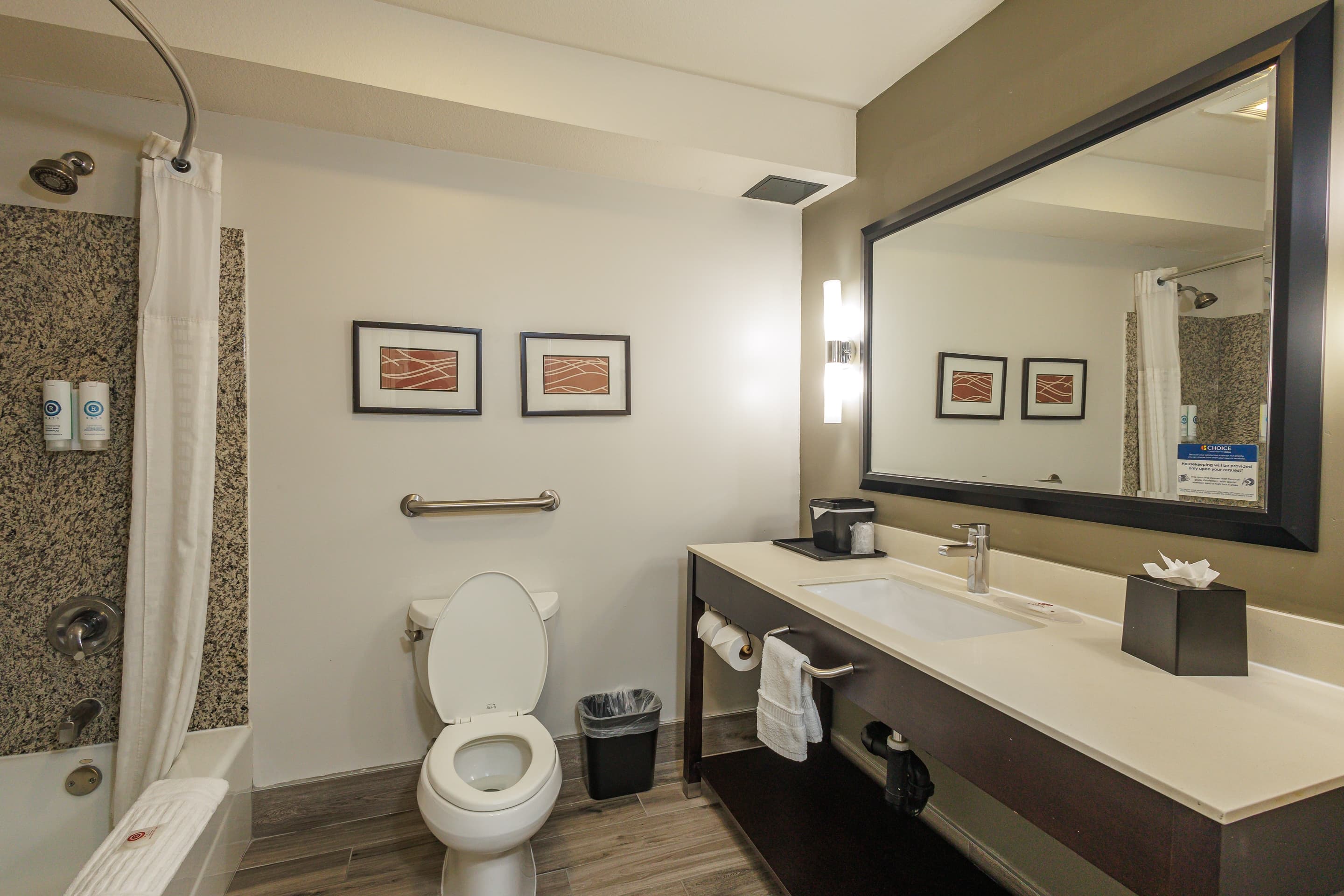 Comfort Inn & Suites Near Universal - N. Hollywood - Burbank — 8