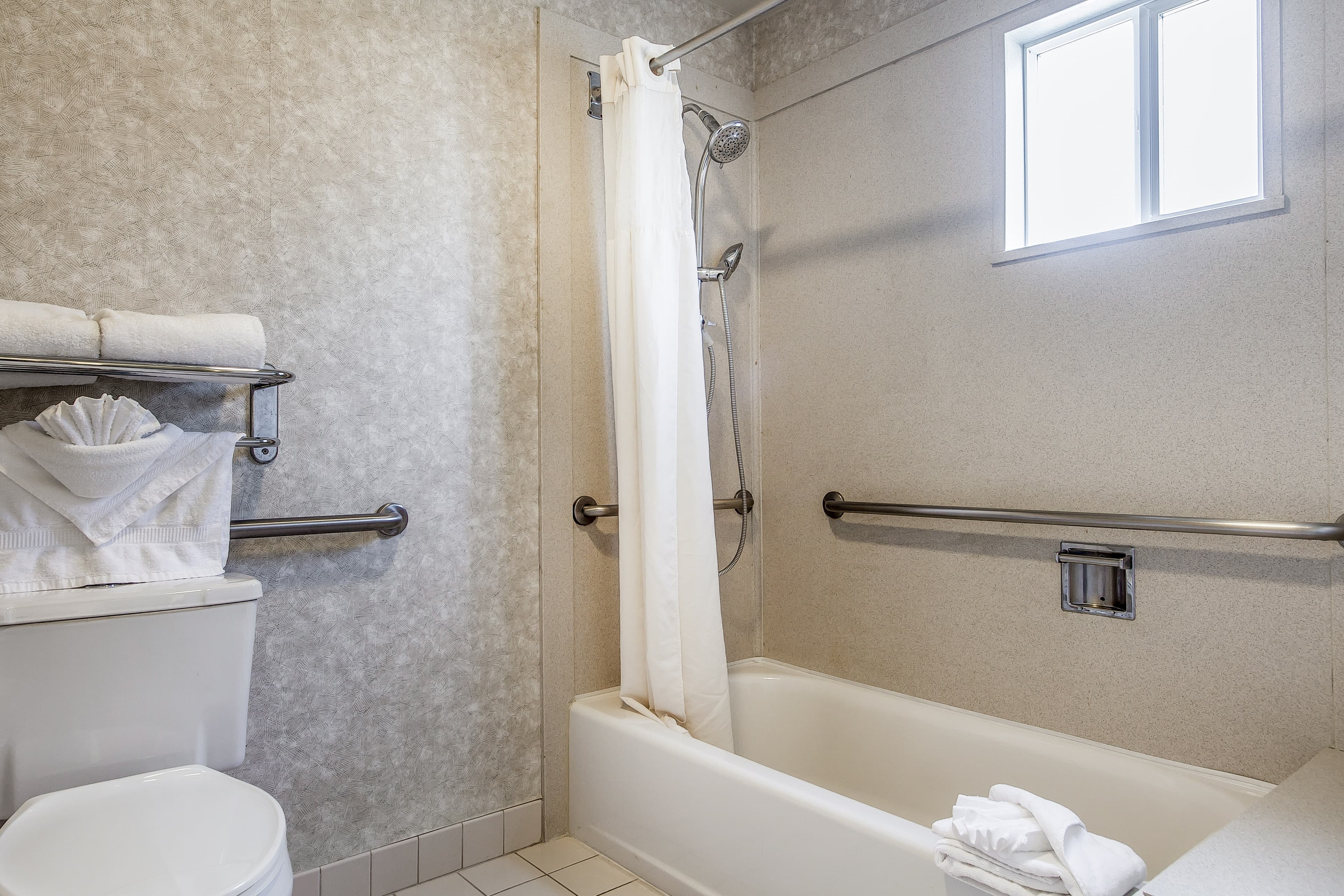 Quality Inn Half Moon Bay/Miramar Beach - Image 3