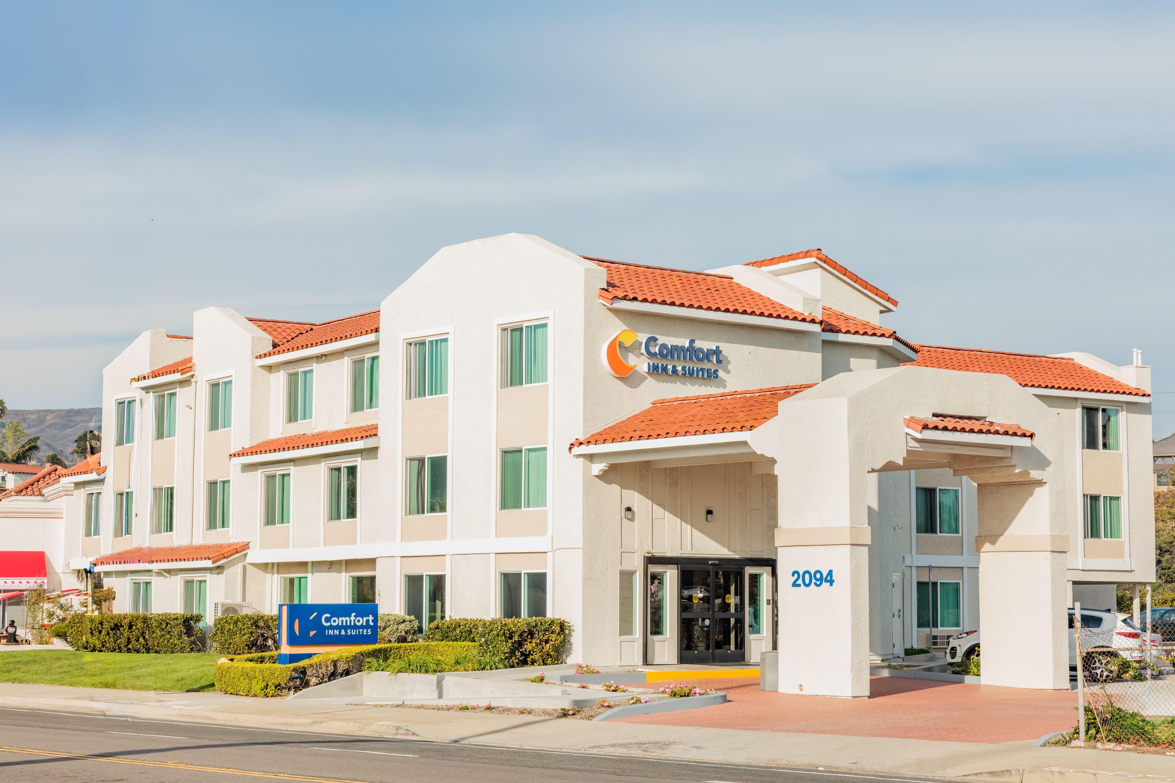 Comfort Inn & Suites Ventura Beach - Image 1