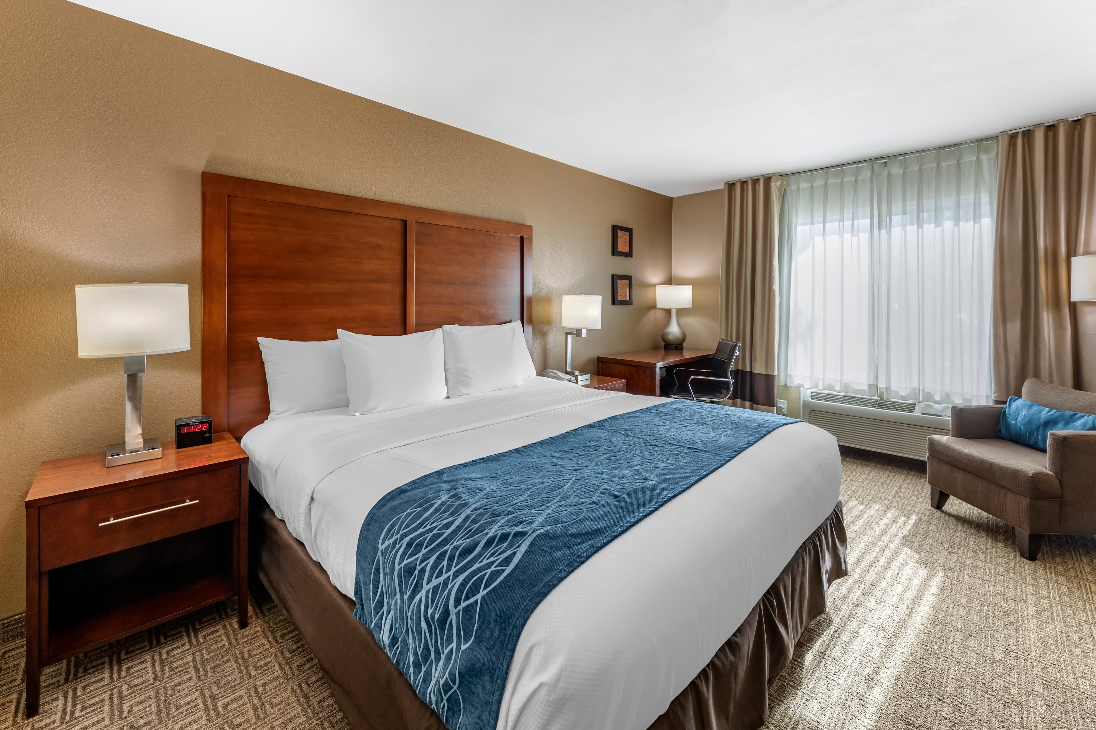 Comfort Inn & Suites Ventura Beach - Image 2