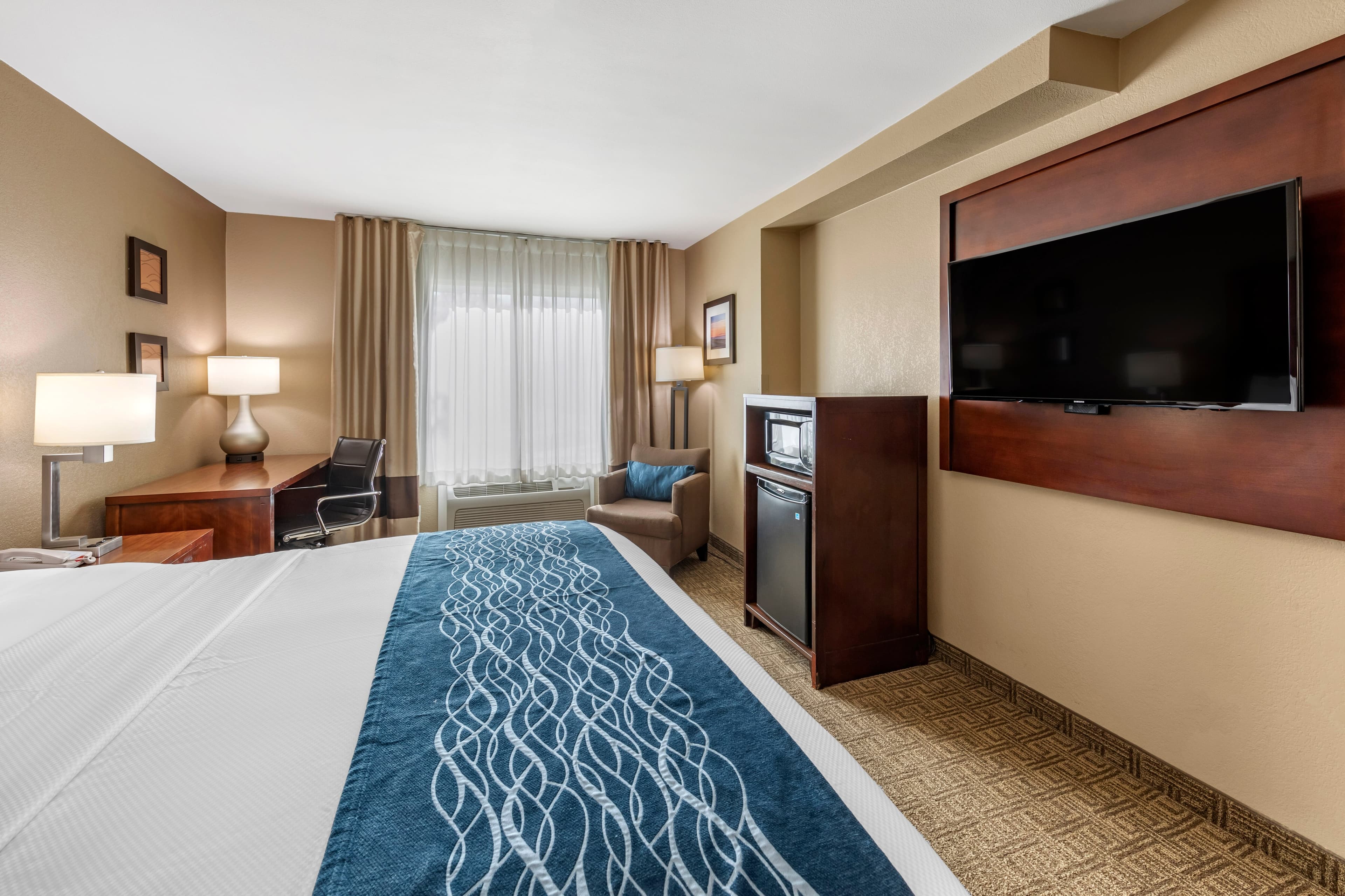 Comfort Inn & Suites Ventura Beach - Image 3