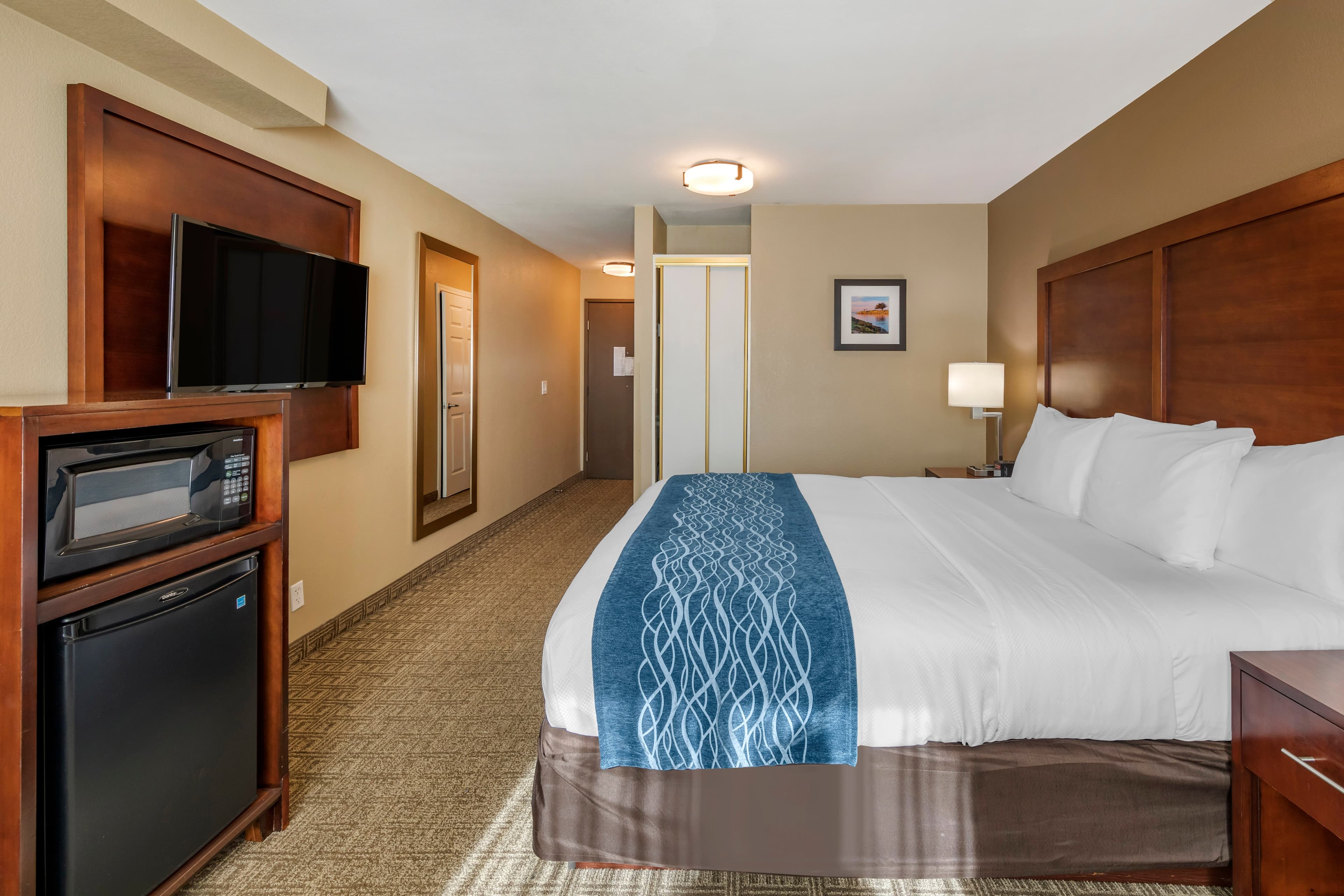Comfort Inn & Suites Ventura Beach - Image 4
