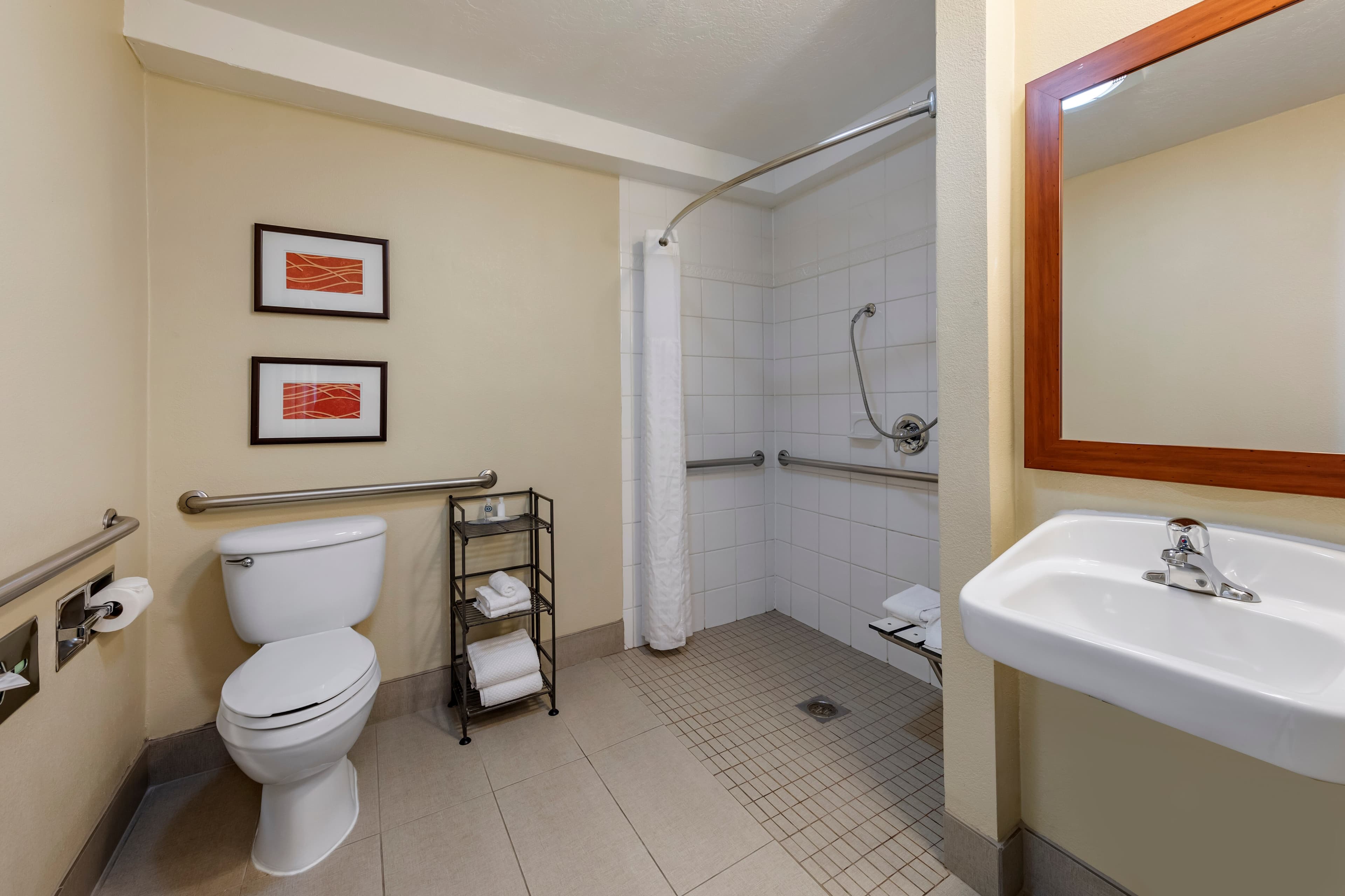 Comfort Inn & Suites Ventura Beach - Image 5