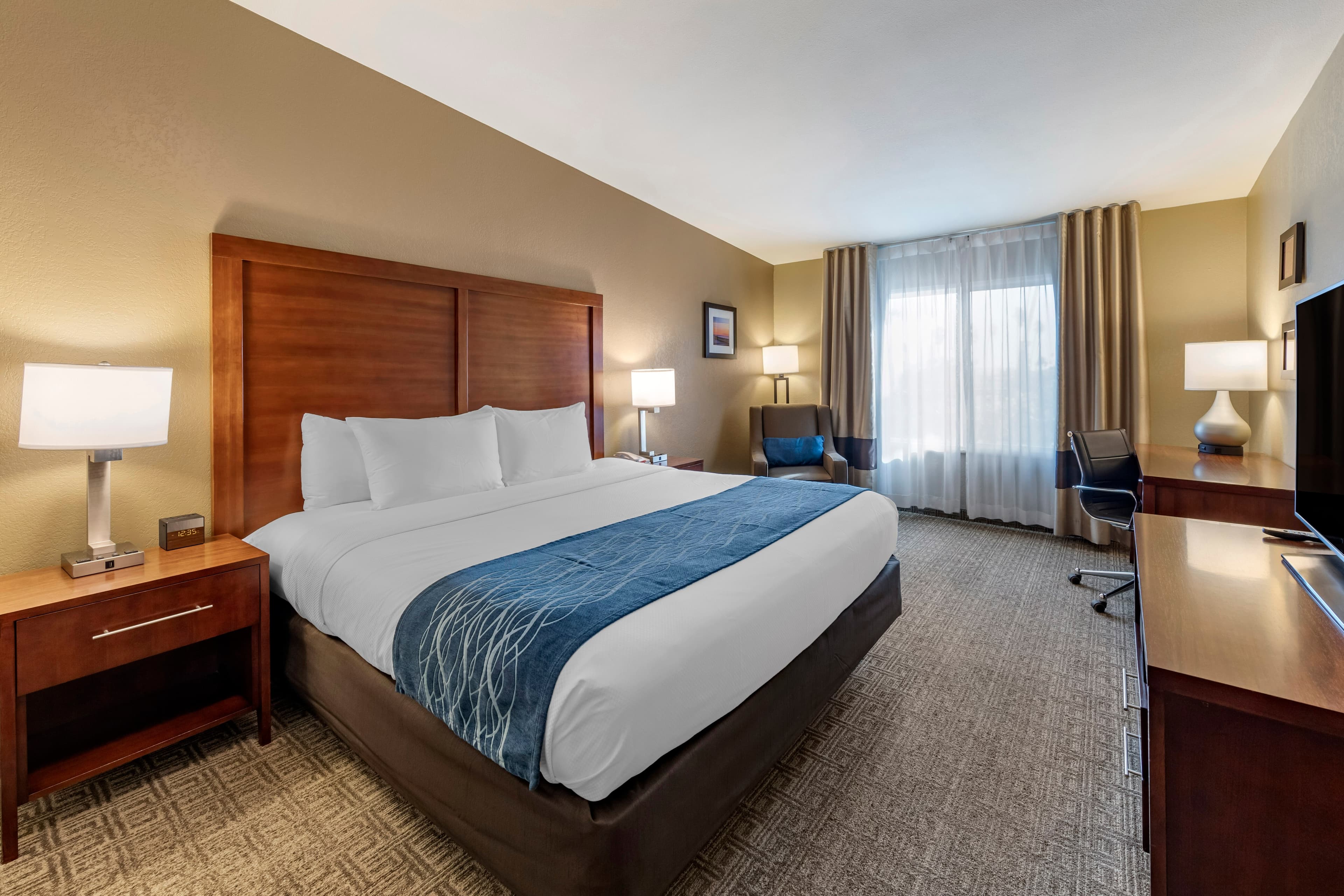 Comfort Inn & Suites Ventura Beach — 10