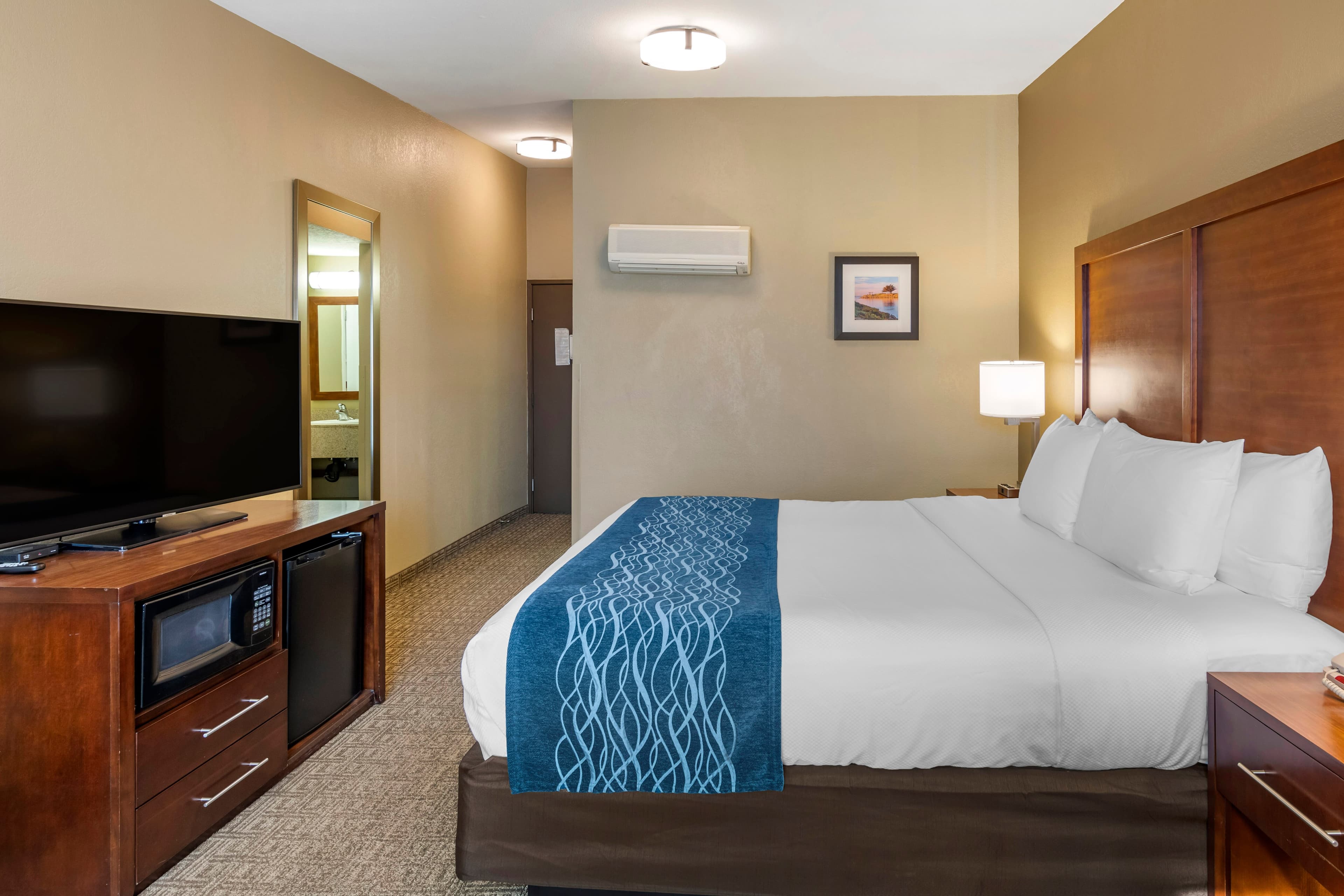Comfort Inn & Suites Ventura Beach — 12