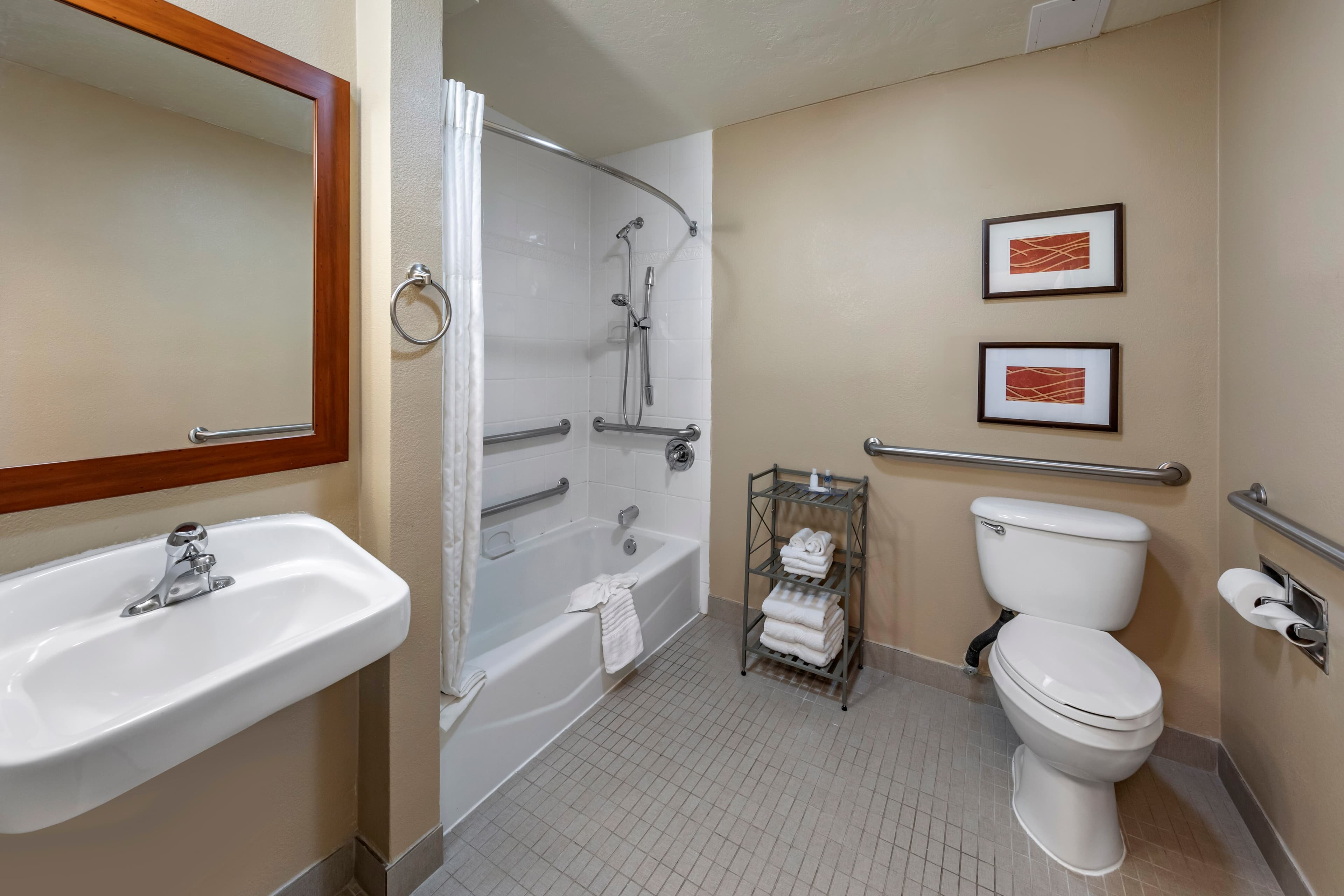 Comfort Inn & Suites Ventura Beach — 9
