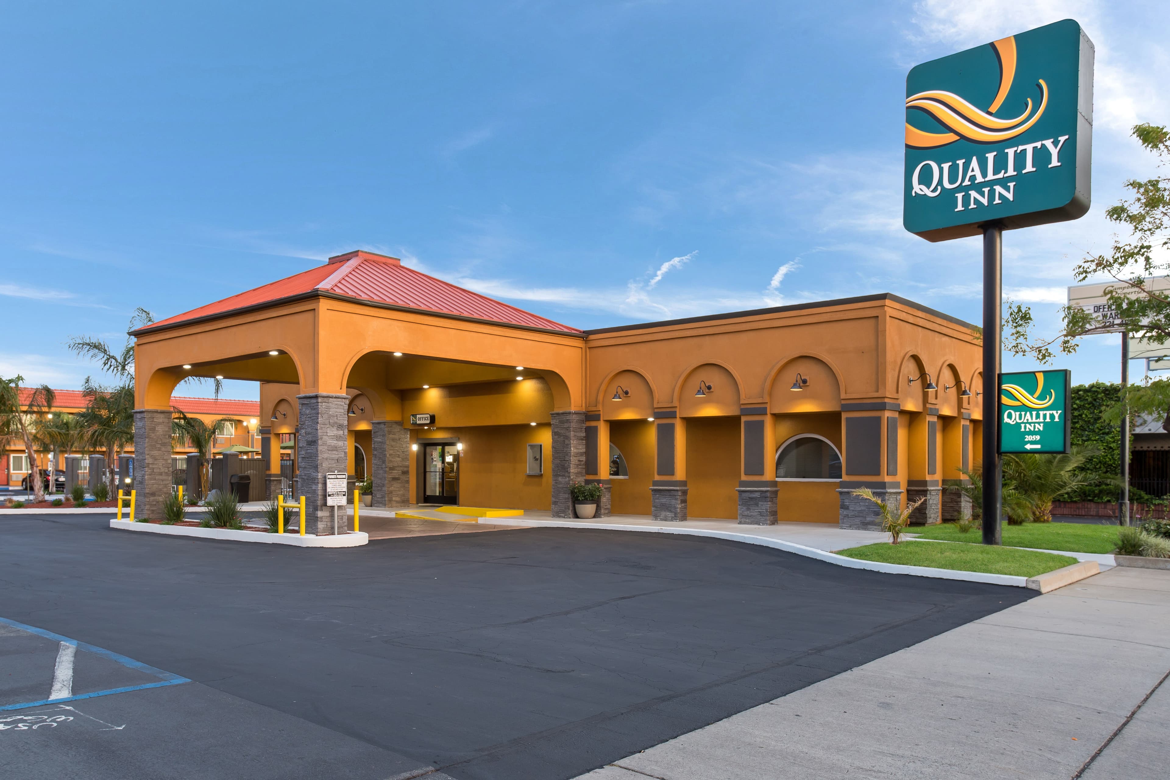 Quality Inn Redding near I-5 - Image 1