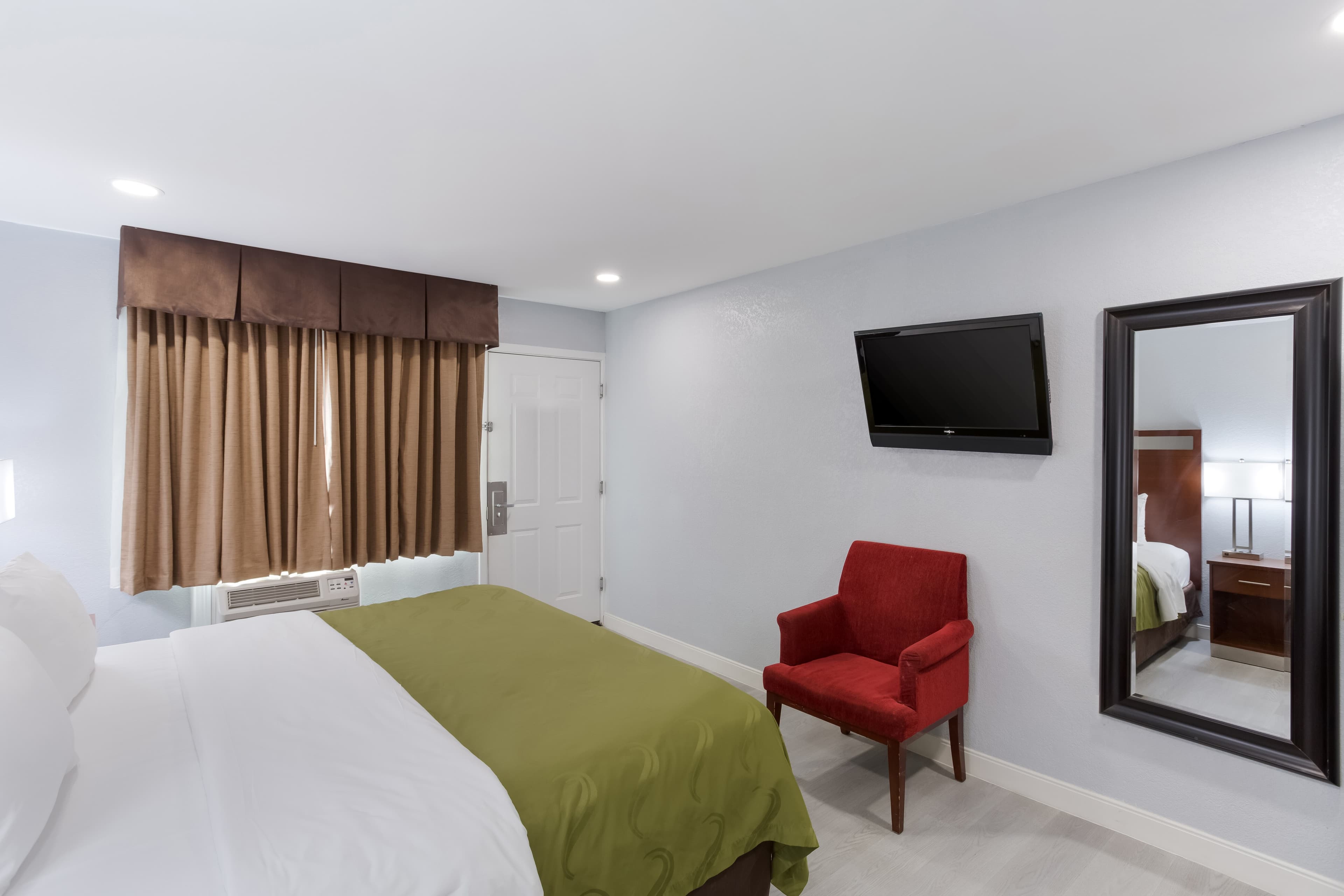 Quality Inn Redding near I-5 - Image 4