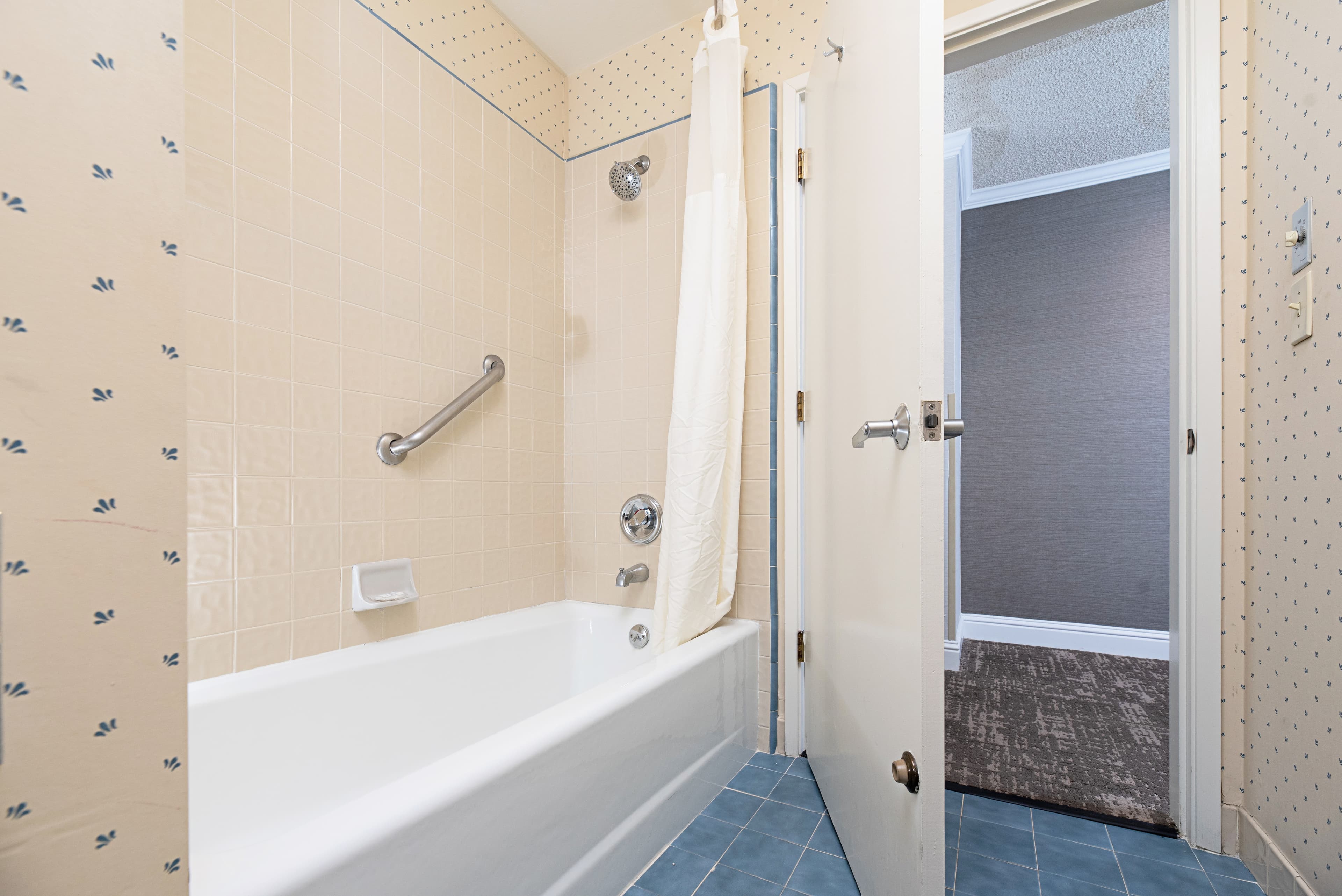 Clarion Inn Silicon Valley — 8
