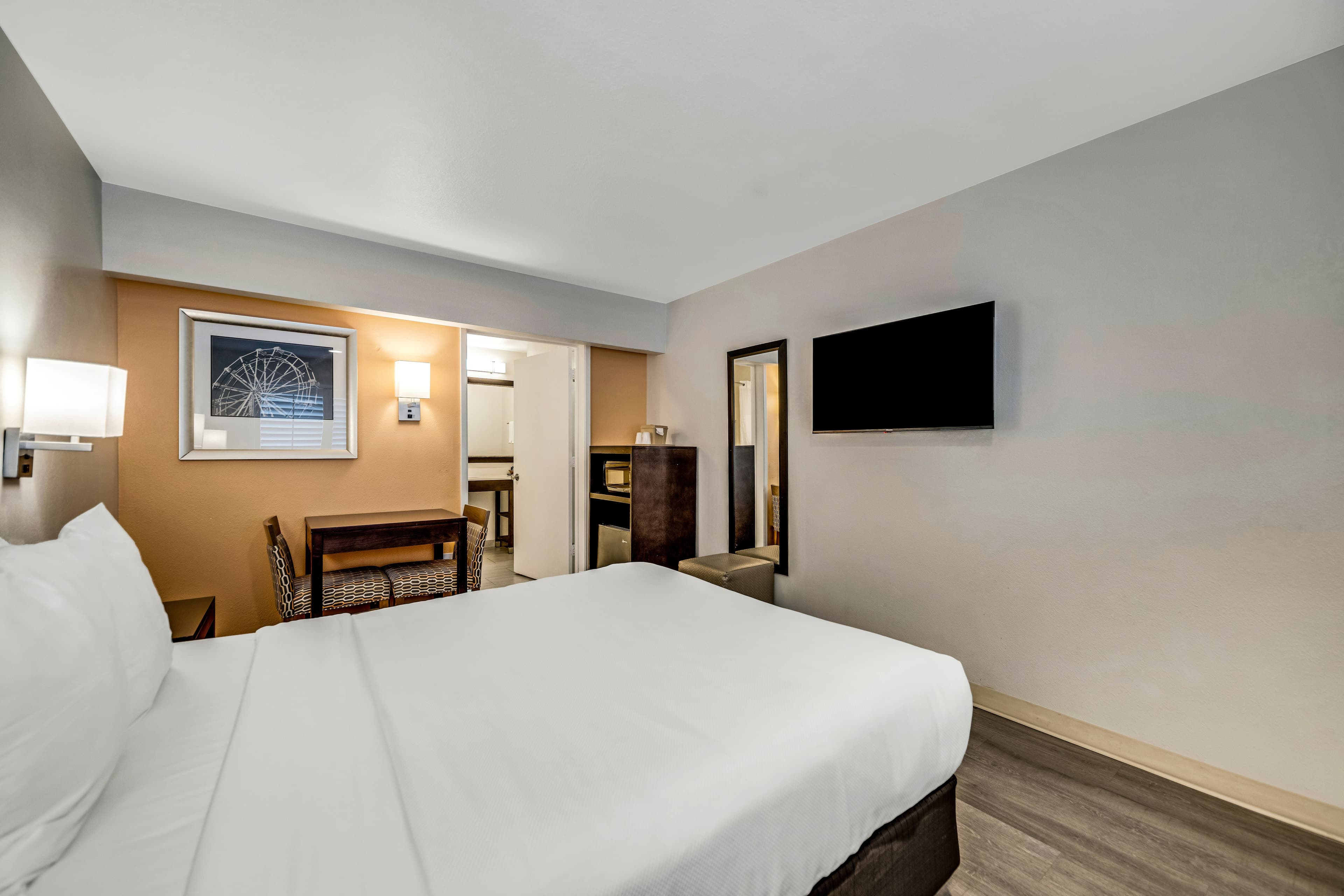 Comfort Inn Beach/Boardwalk Area - Image 3